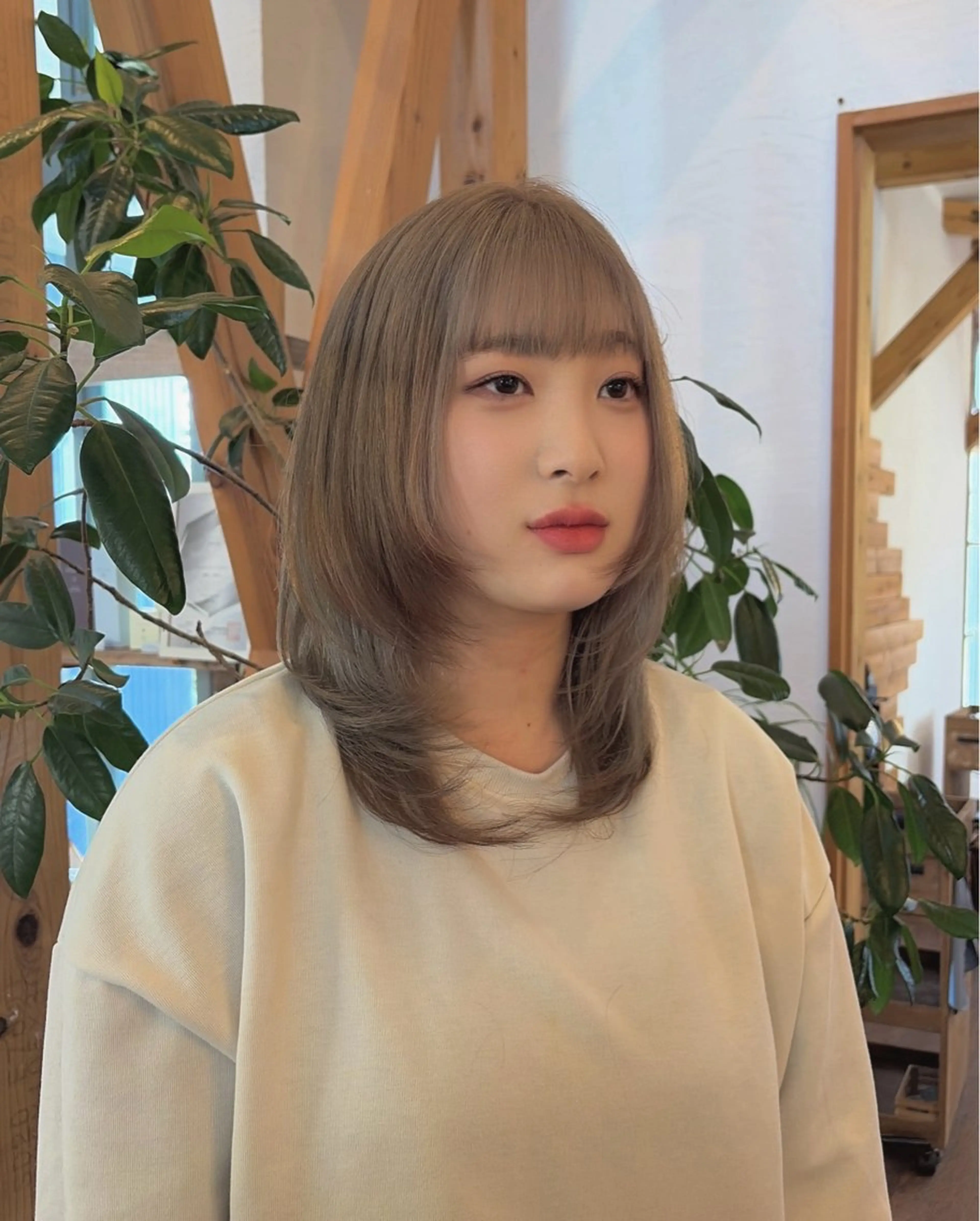 ミディアム カラー 小川 モモのヘアスタイル