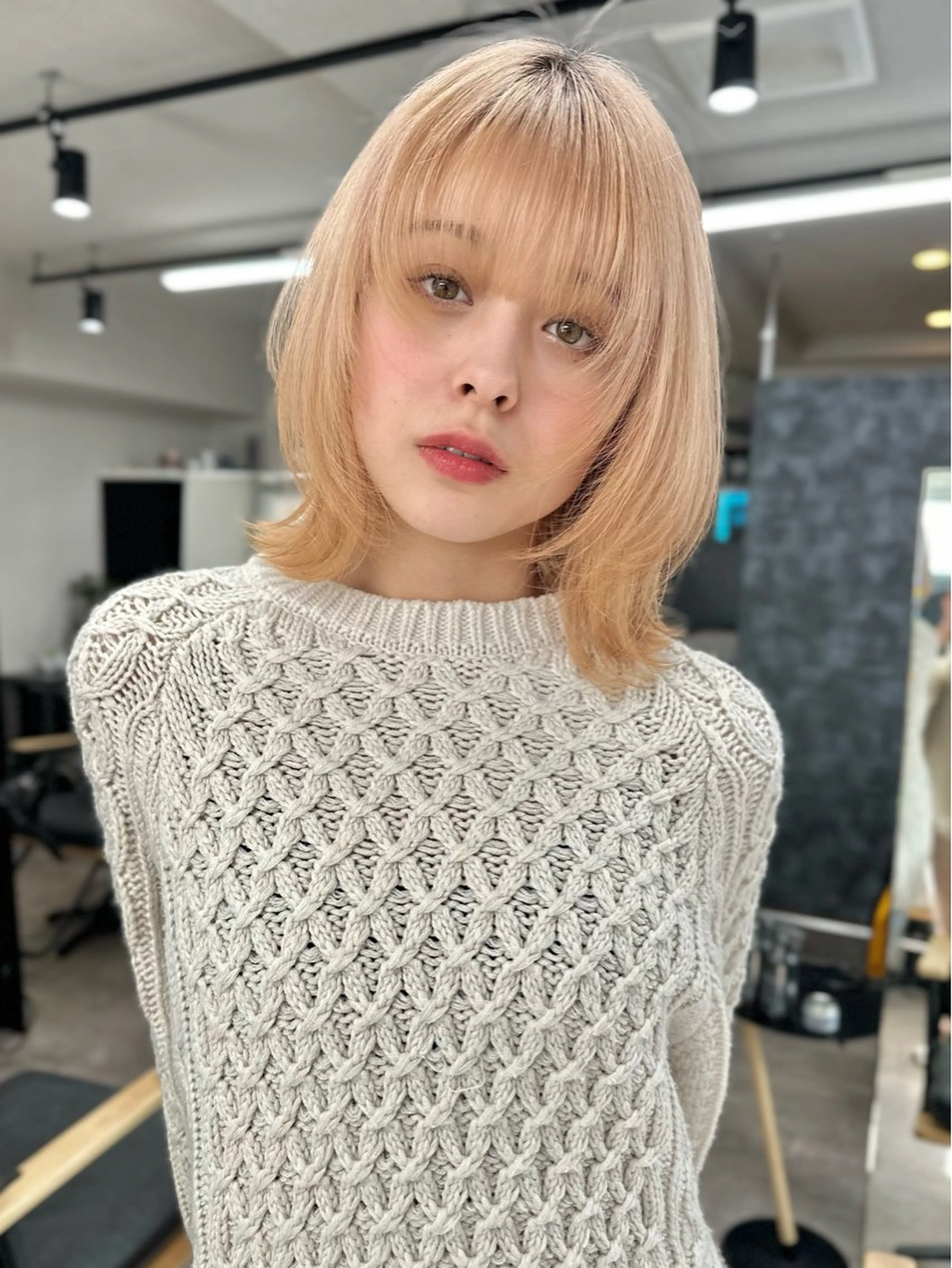 ミディアム カラー ミディアムレイヤー ブロンド レイヤーカット カット ヘアカラー レイヤーカット🪄 耳ツボ🎀Ayumiのヘアスタイル