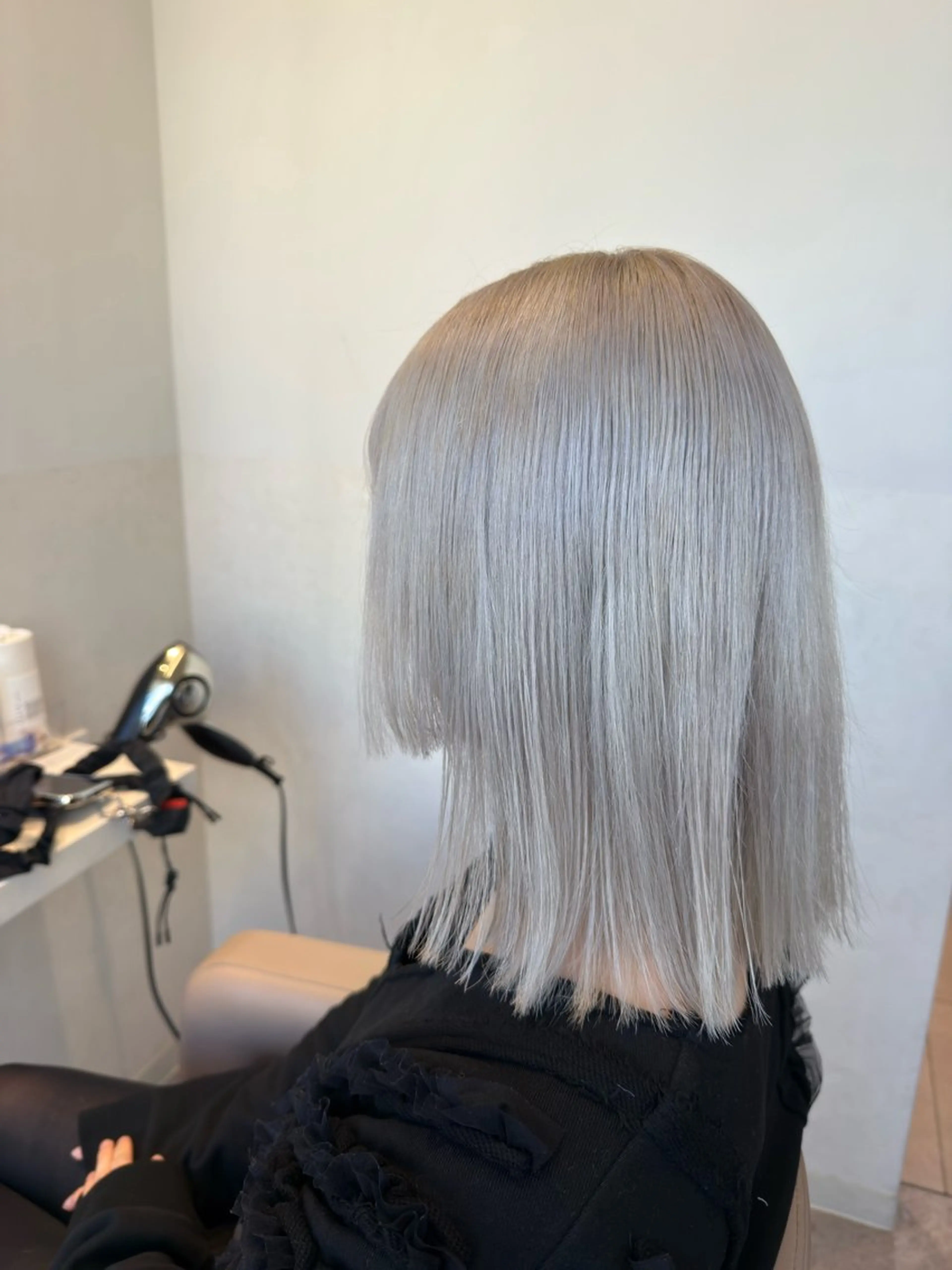 ミディアム カラー シルバー ホワイトシルバー 🍇おぐら めぐみ🍇のヘアスタイル