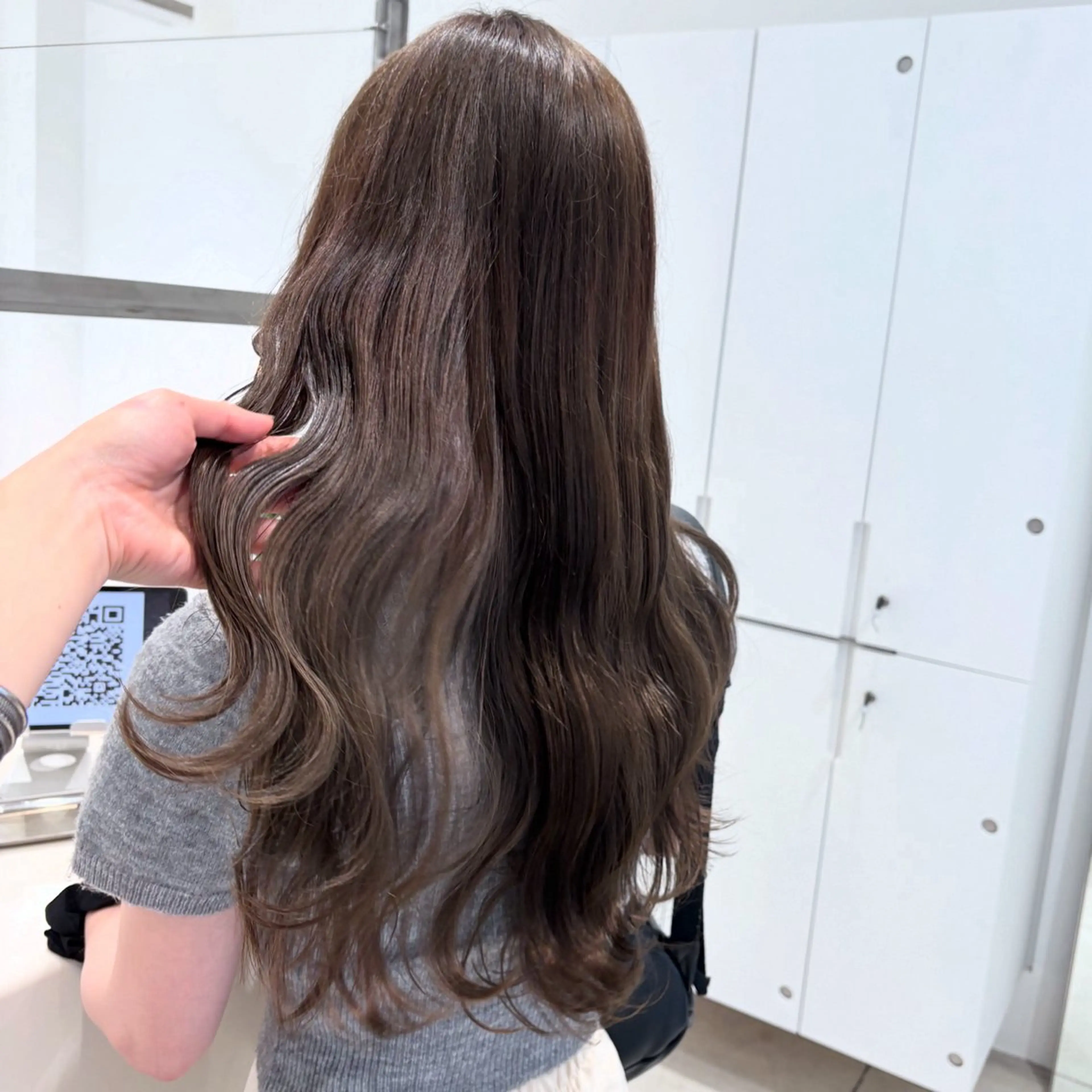 セミロング カラー ベージュカラー 透明感カラー グレージュ カーキグレージュ オリーブベージュ ヘアカラー トリートメント ヘッドスパ ヘアセット カジュアルを女っぽく 𝗮𝘆𝗮𝗰𝗼のヘアスタイル