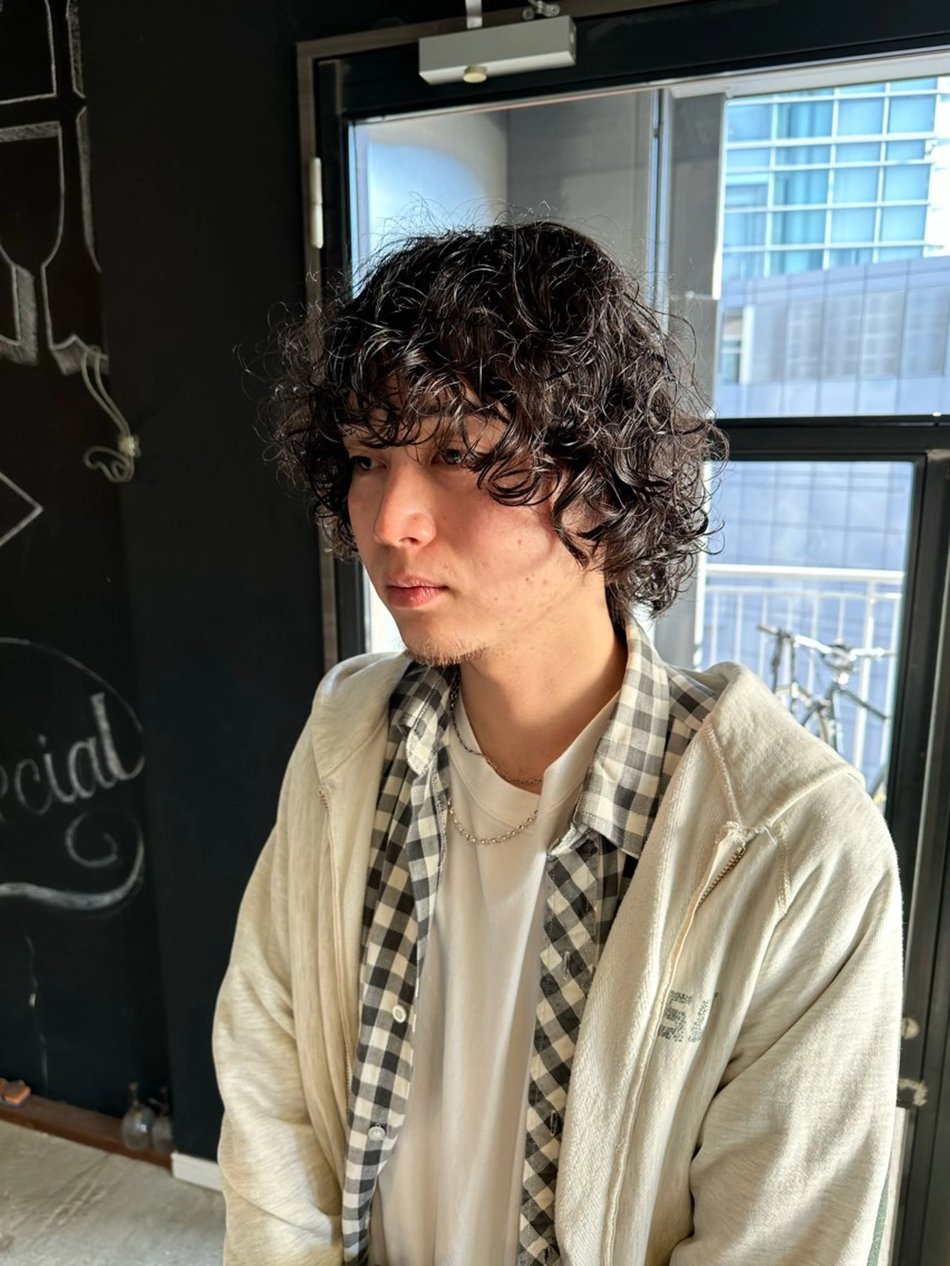 ミディアム メンズ ミディアムパーマ マッシュ メンズパーマ カット パーマ 俵 知広のヘアスタイル