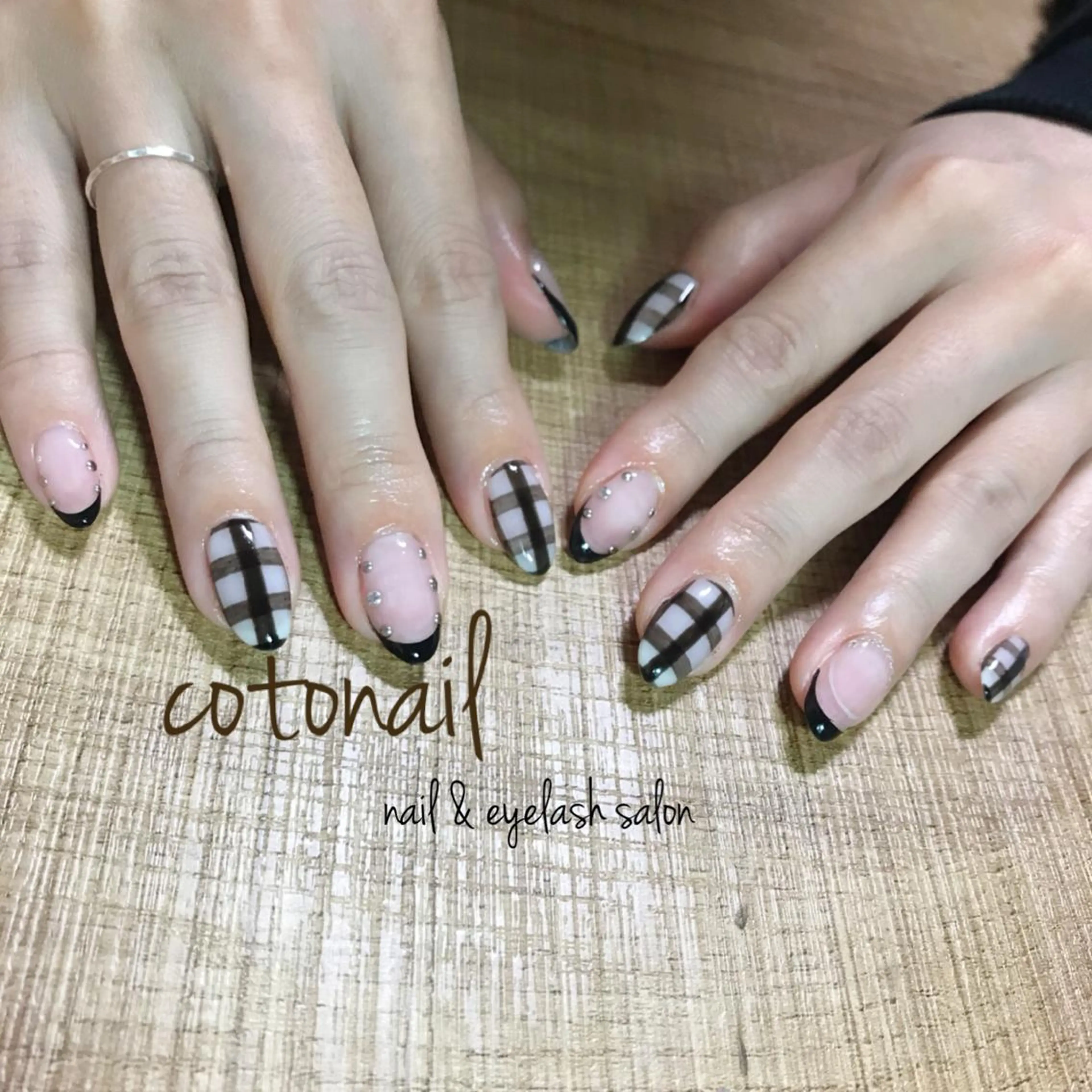 ミディアム ネイル アートネイル ハンドネイル ツメトマツゲ .のネイルデザイン