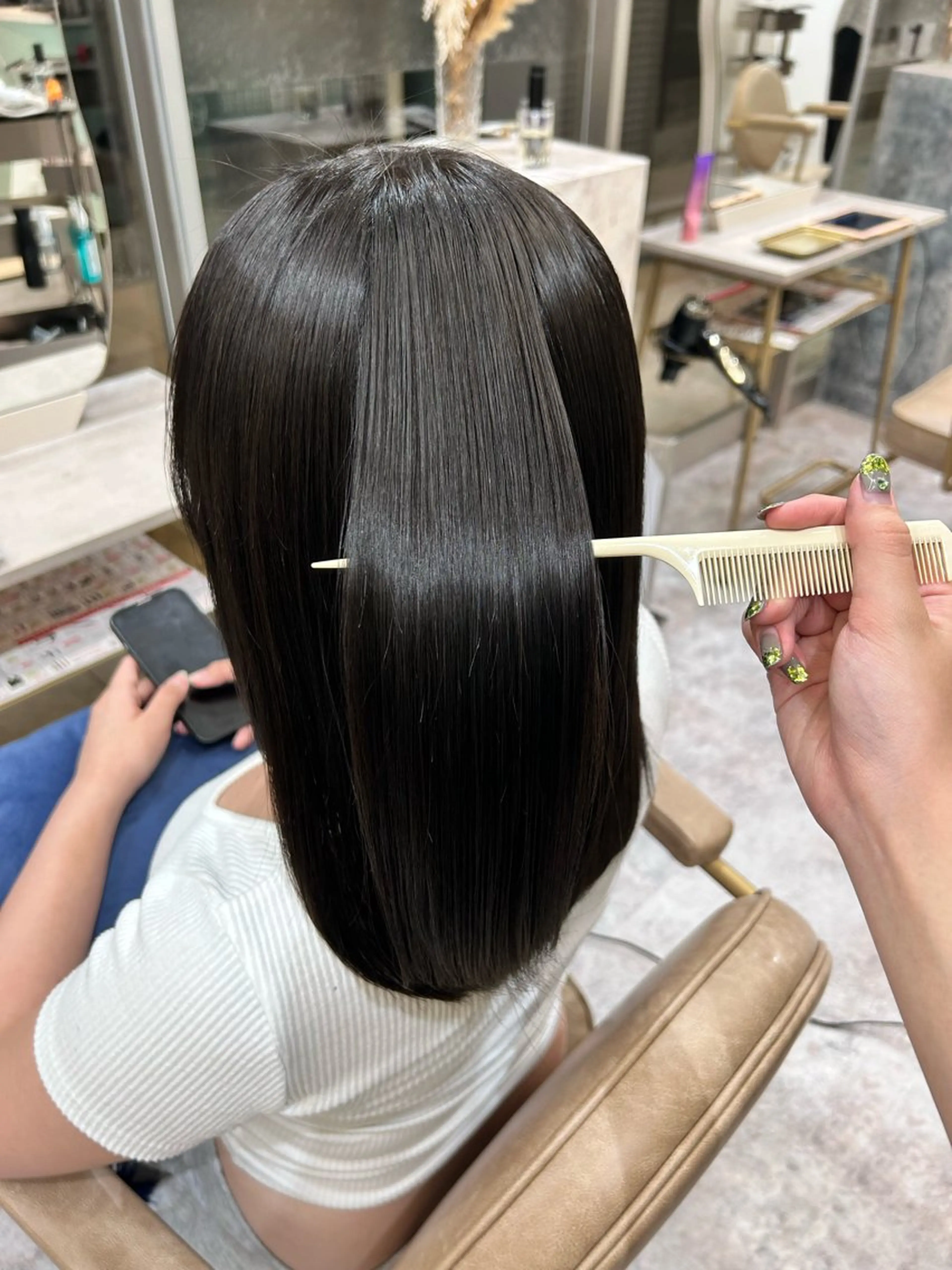 セミロング カラー 黒髪 LOA Ririのヘアスタイル