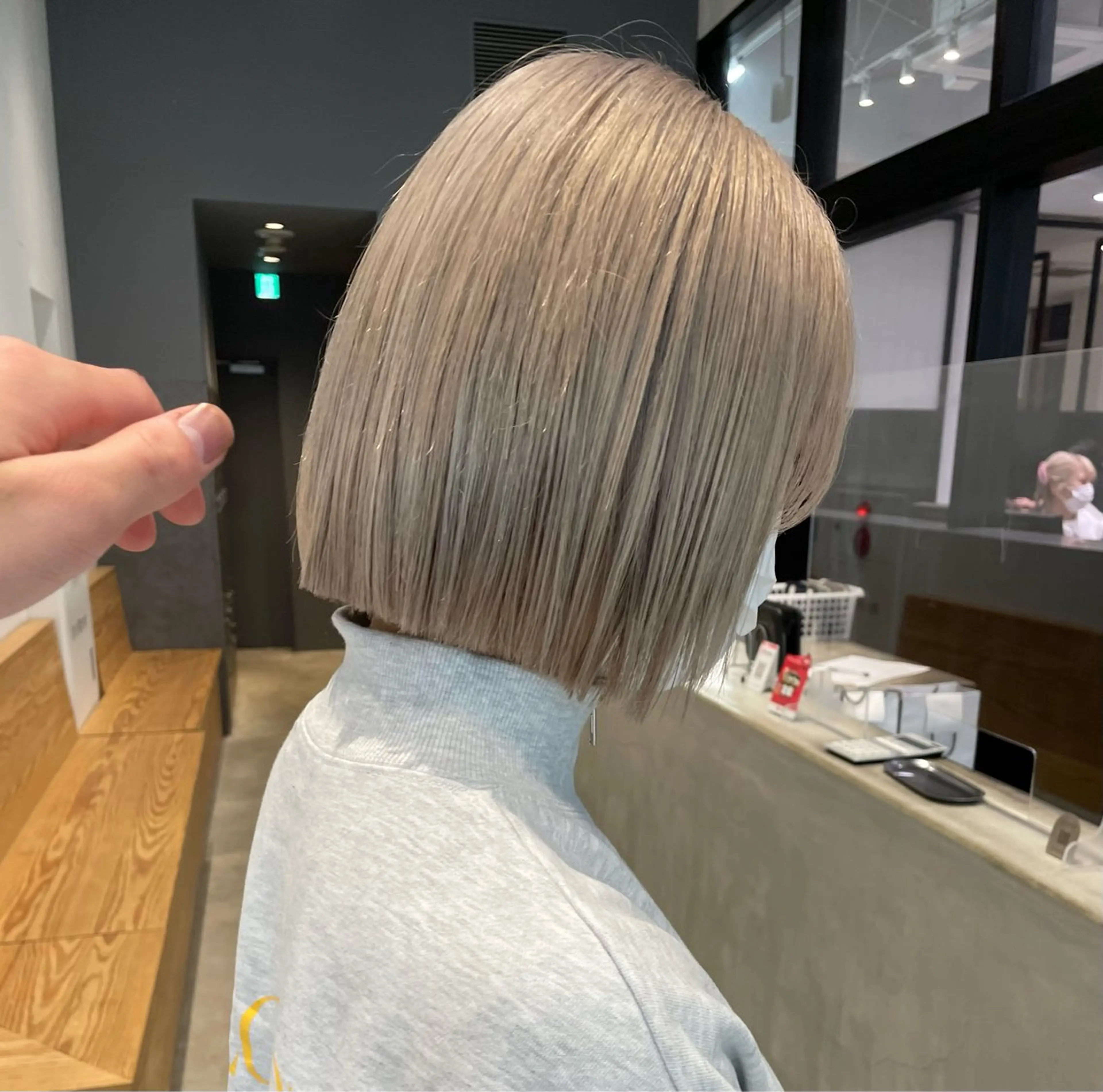 ショート カラー ベージュカラー ブリーチ ミルクティーベージュ カット ヘアカラー トリートメント パーマ/パーマ落とし 【Kouta】のヘアスタイル