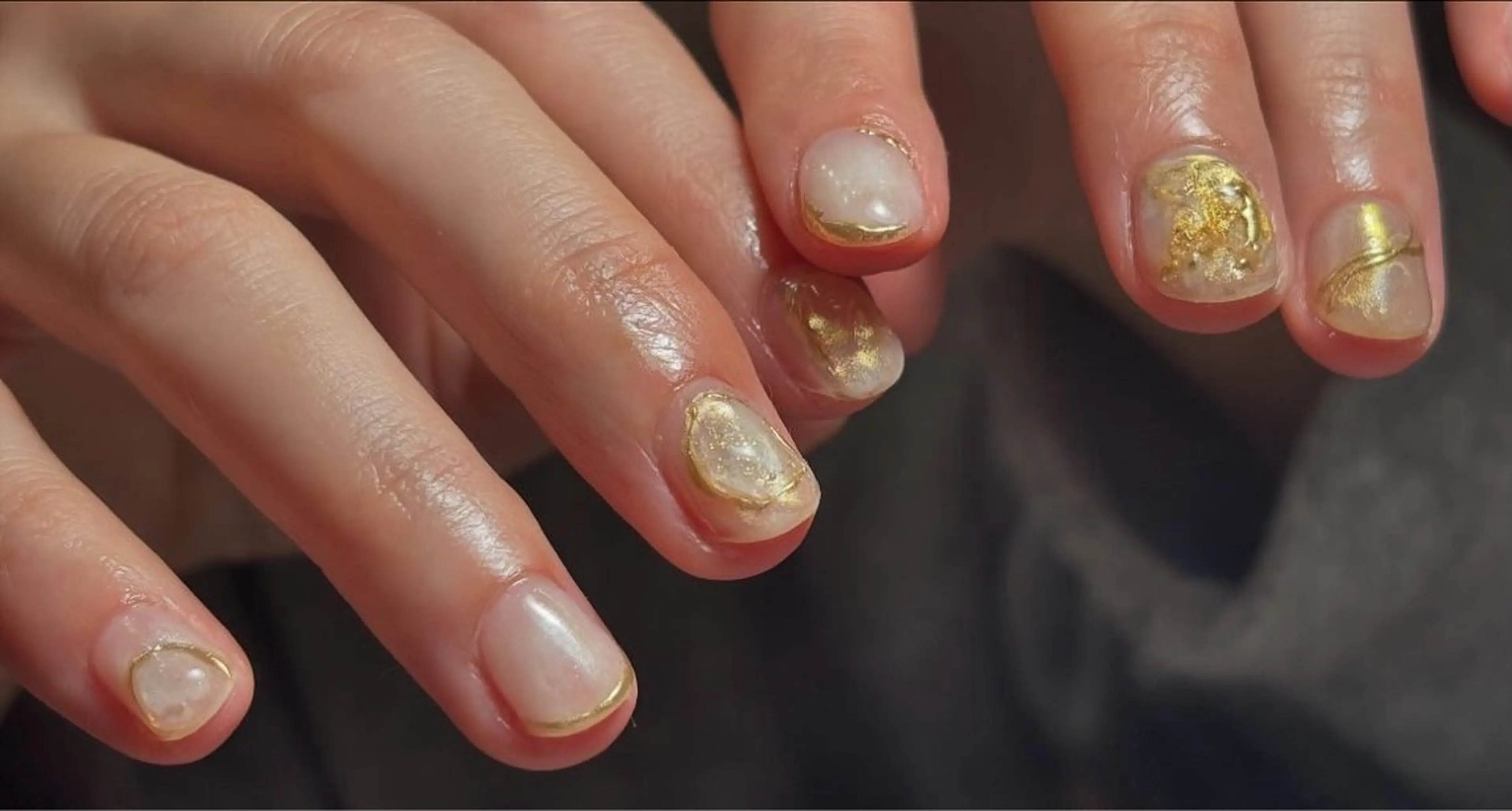 ネイル ゴールド ブライダルネイル ホワイト ハンドネイル Elio 国泰寺のネイルデザイン