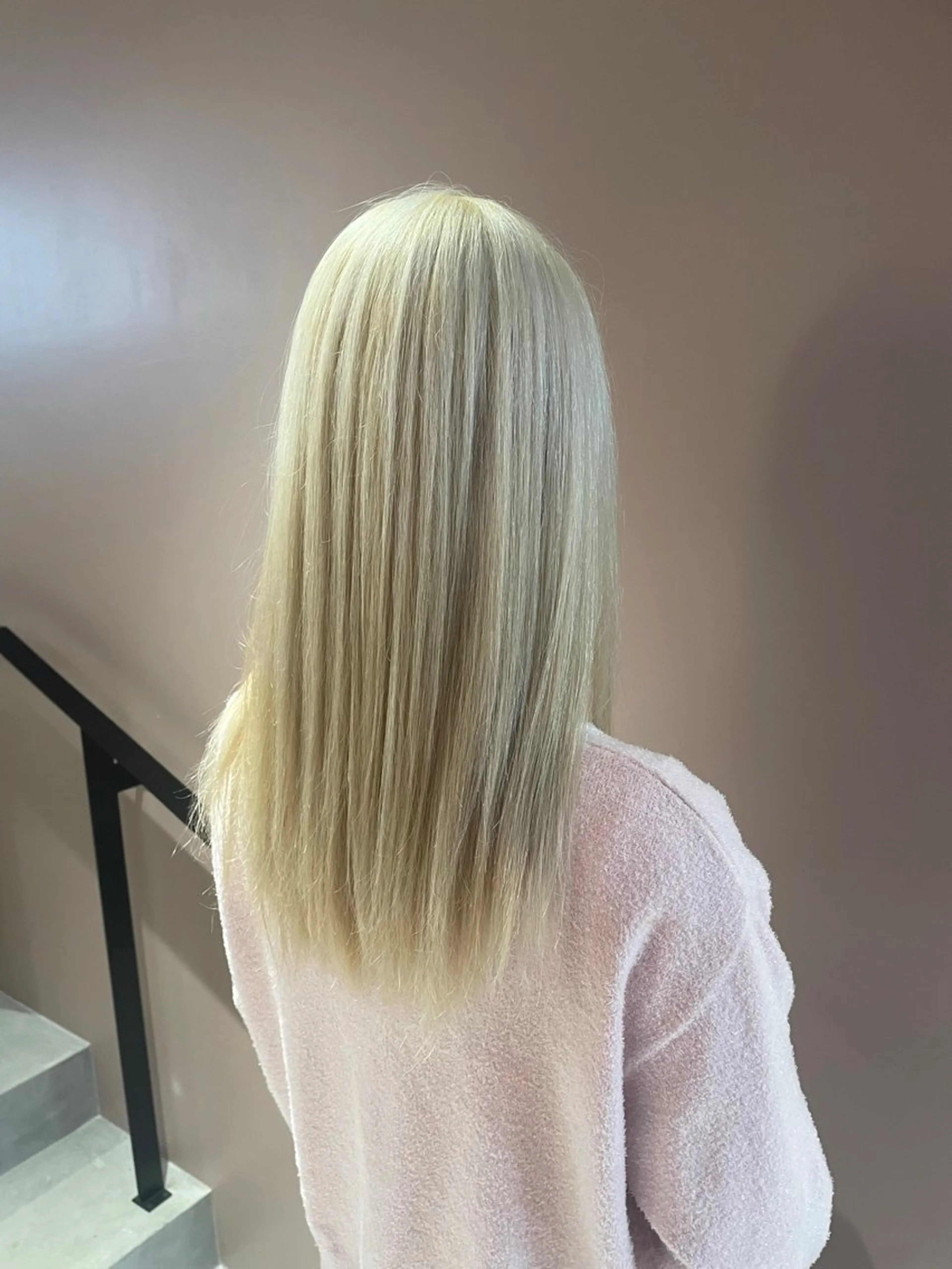 ロング カラー ブリーチ 桒原 ちさのヘアスタイル