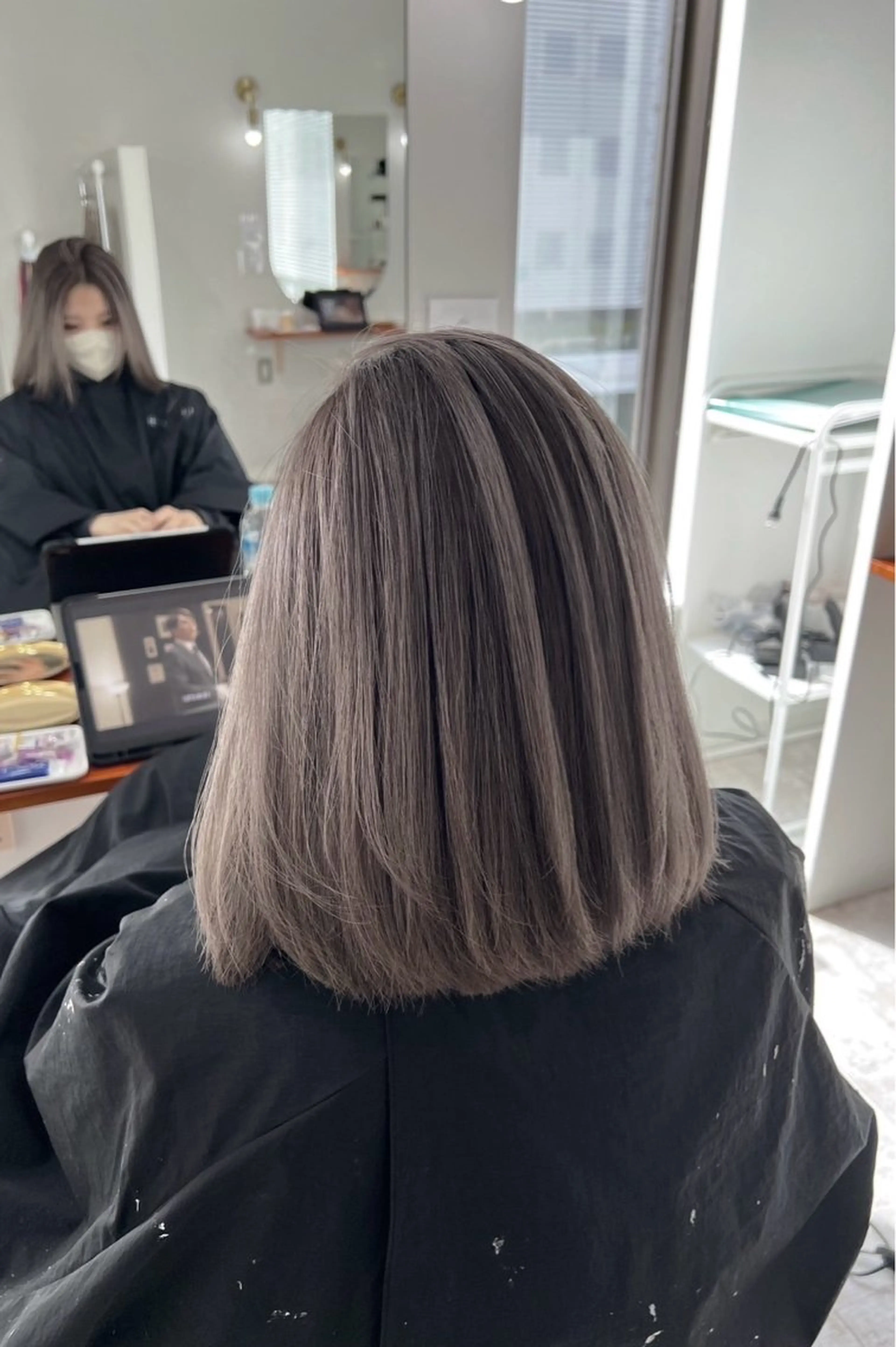 ミディアム カラー バレイヤージュ グレージュ レイヤーカット ヘアカラー トリートメント 指名数No.1 /NAOYAのヘアスタイル