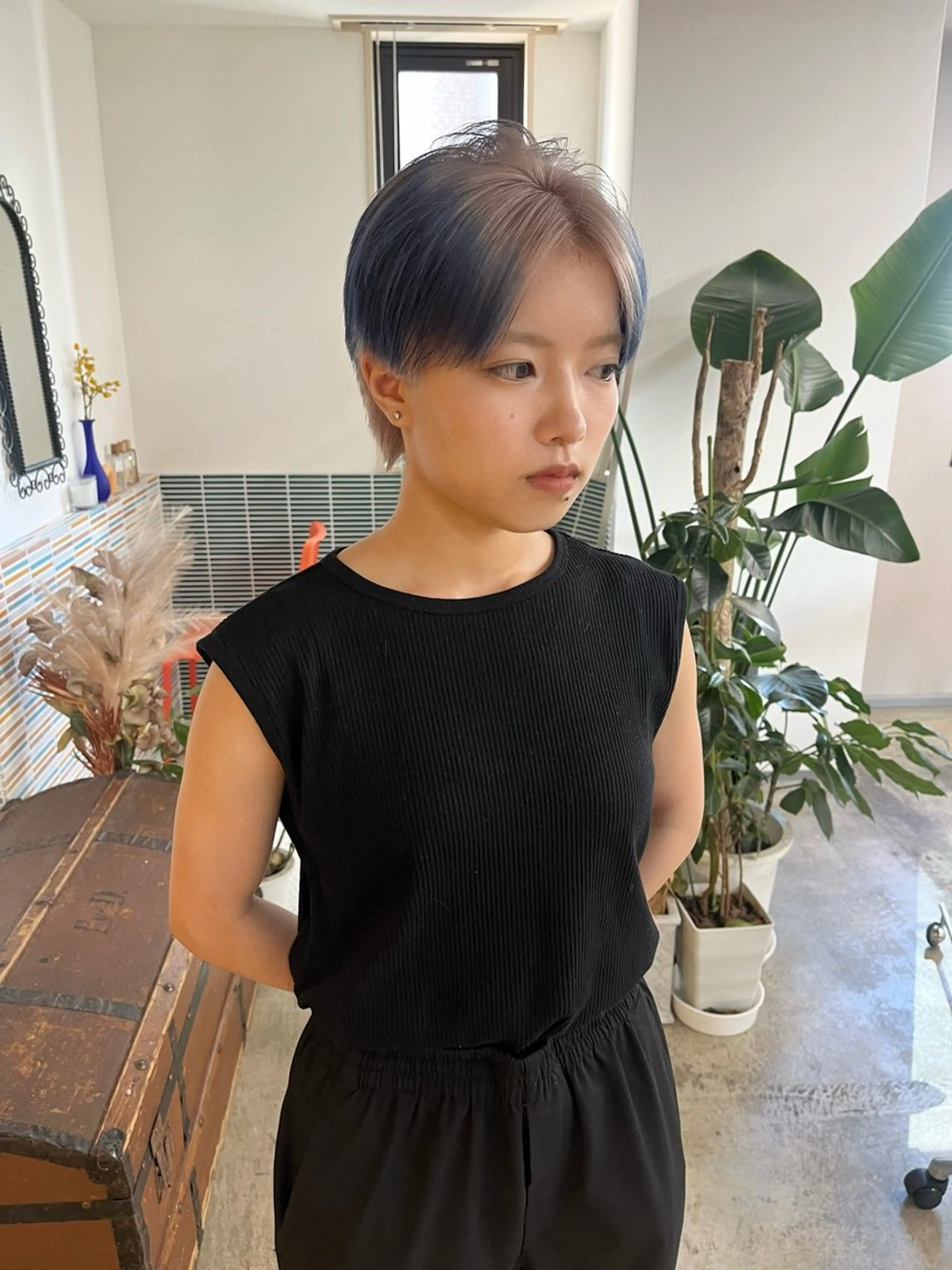 ショート カラー ベージュカラー ブリーチ ブルーカラー ネイビーカラー ホワイトベージュ カット ヘアカラー トリートメント 🩷ハイトーン透明感 レイヤー🩷ユリカのヘアスタイル