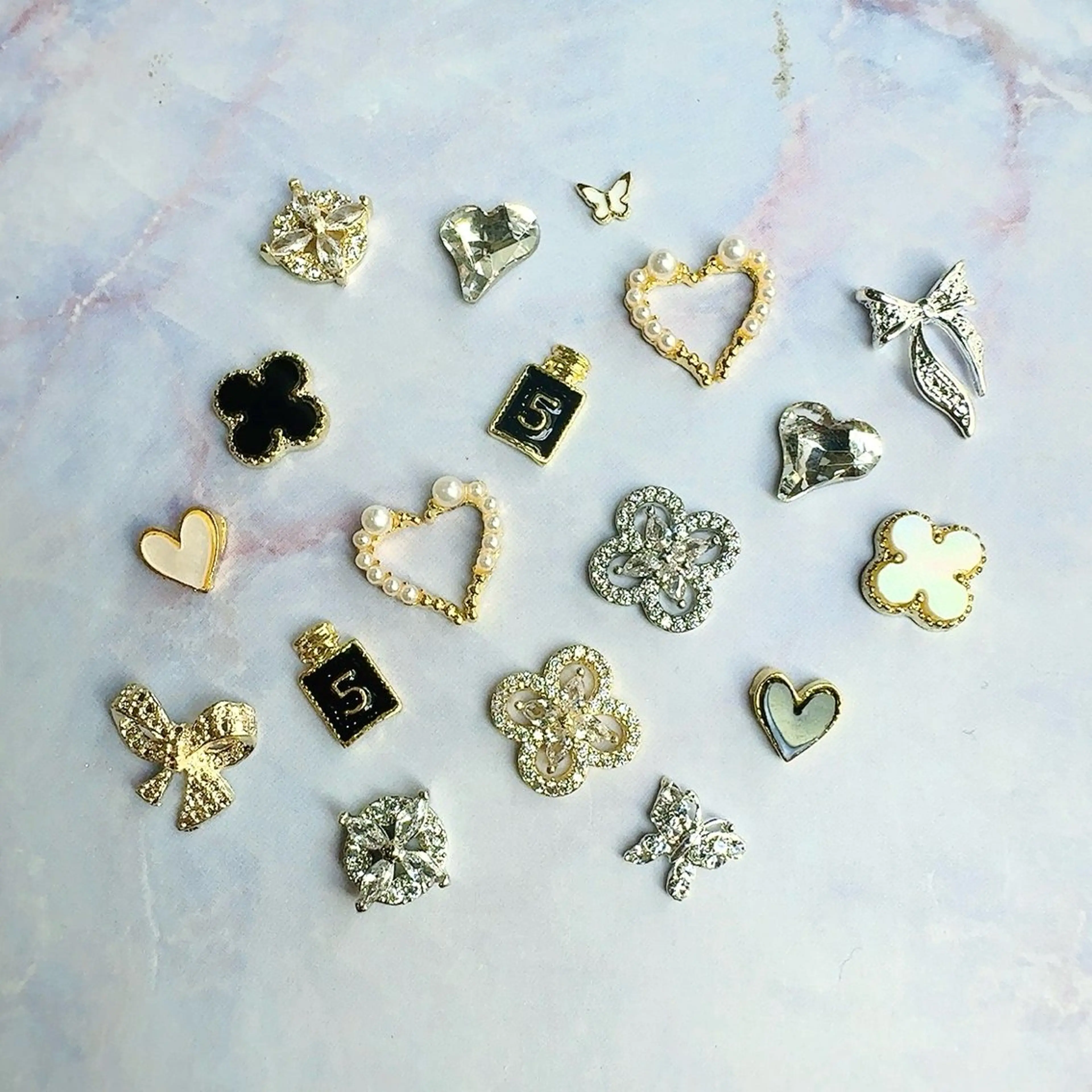 ネイル ネイルサロン　リベルテ所属・メグロ （Liberte）のネイルデザイン