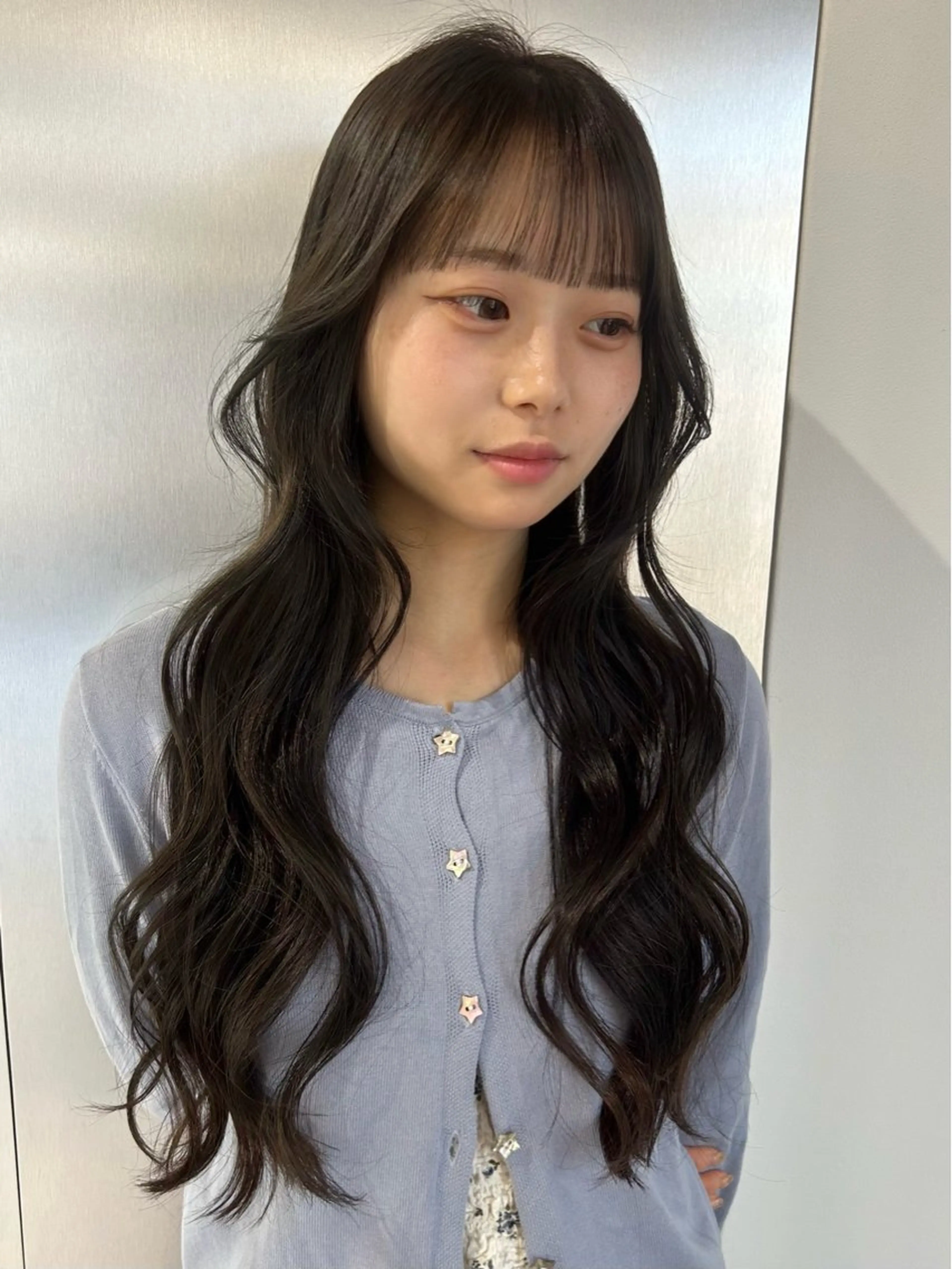 ロング カラー ブリーチ 透明感カラー ダブルカラー ブリーチなしカラー オリーブグレー ヘアカラー 【 ViVIE 】 とものその他イメージ