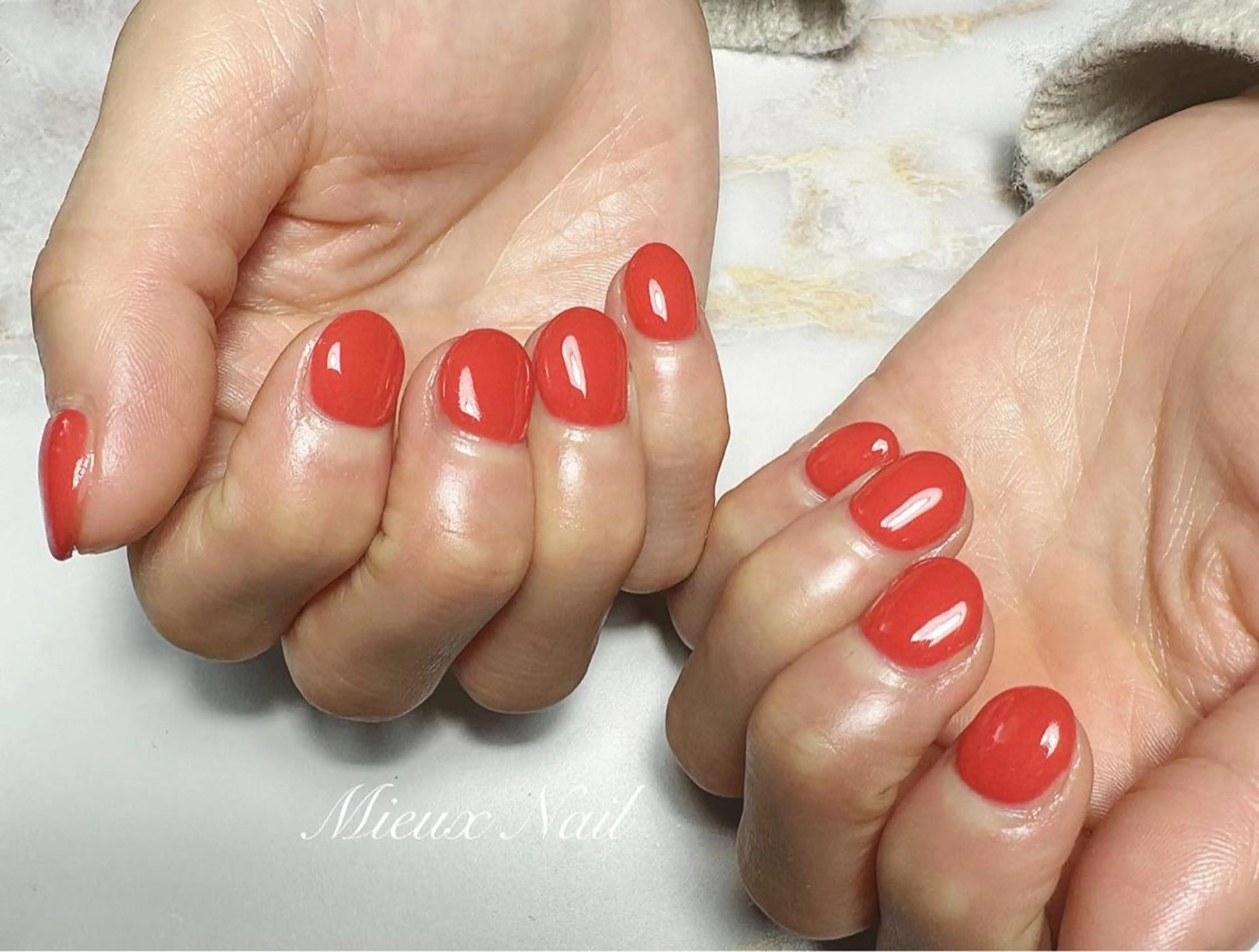 ネイル ワンカラーネイル 赤色 シンプルネイル 冬ネイル クリスマス ハンドネイル 市川 麻衣子のネイルデザイン