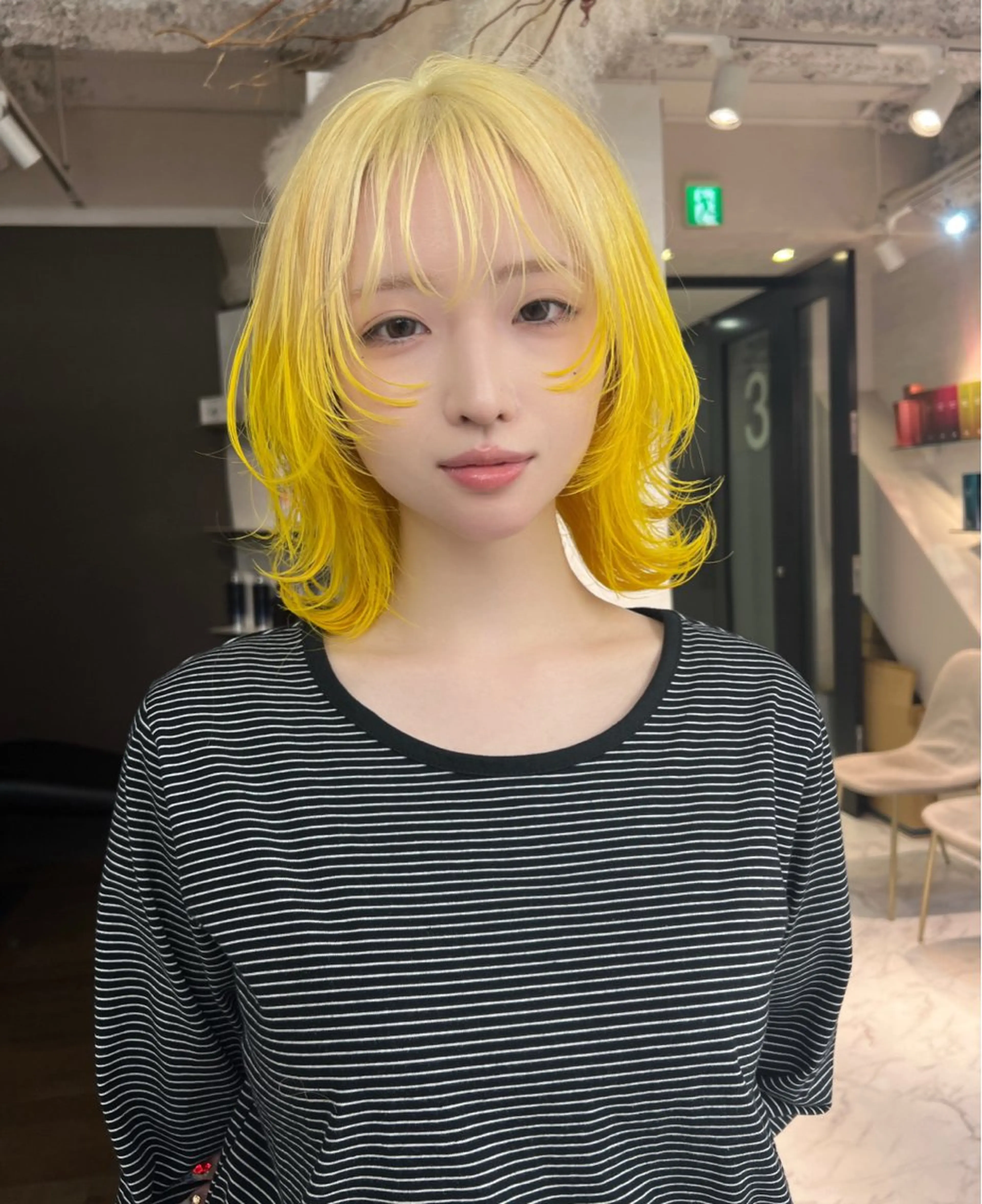 ミディアム ブリーチ/ウルフ ハッシュカット/石山のヘアスタイル