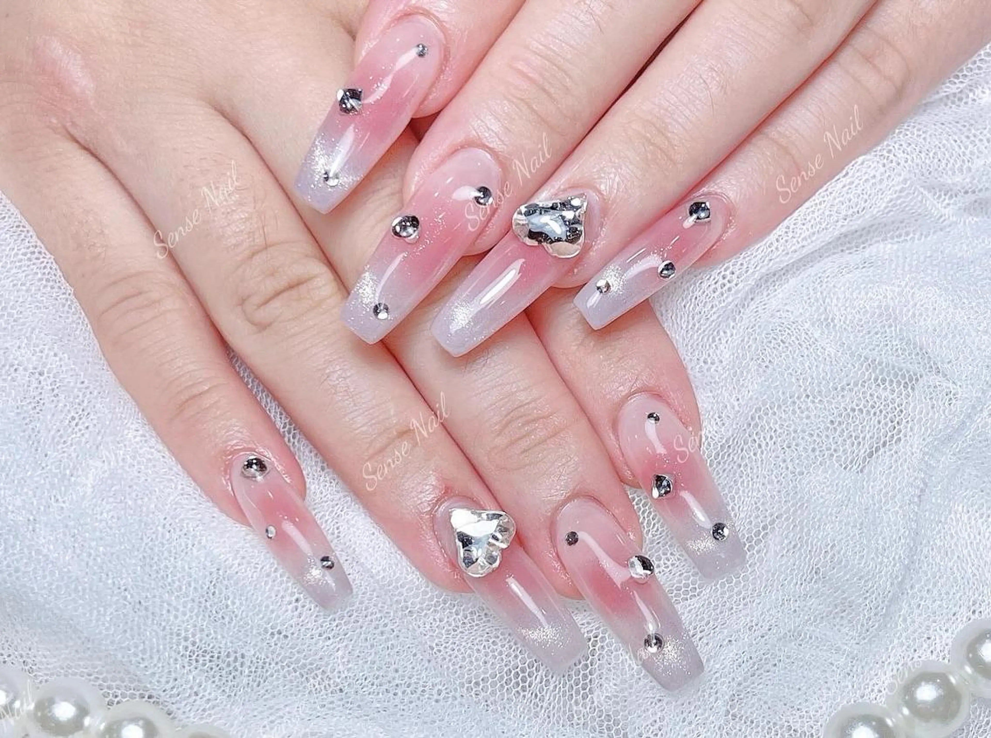 ネイル ハンドネイル ハンドケア Queening 🦋のネイルデザイン