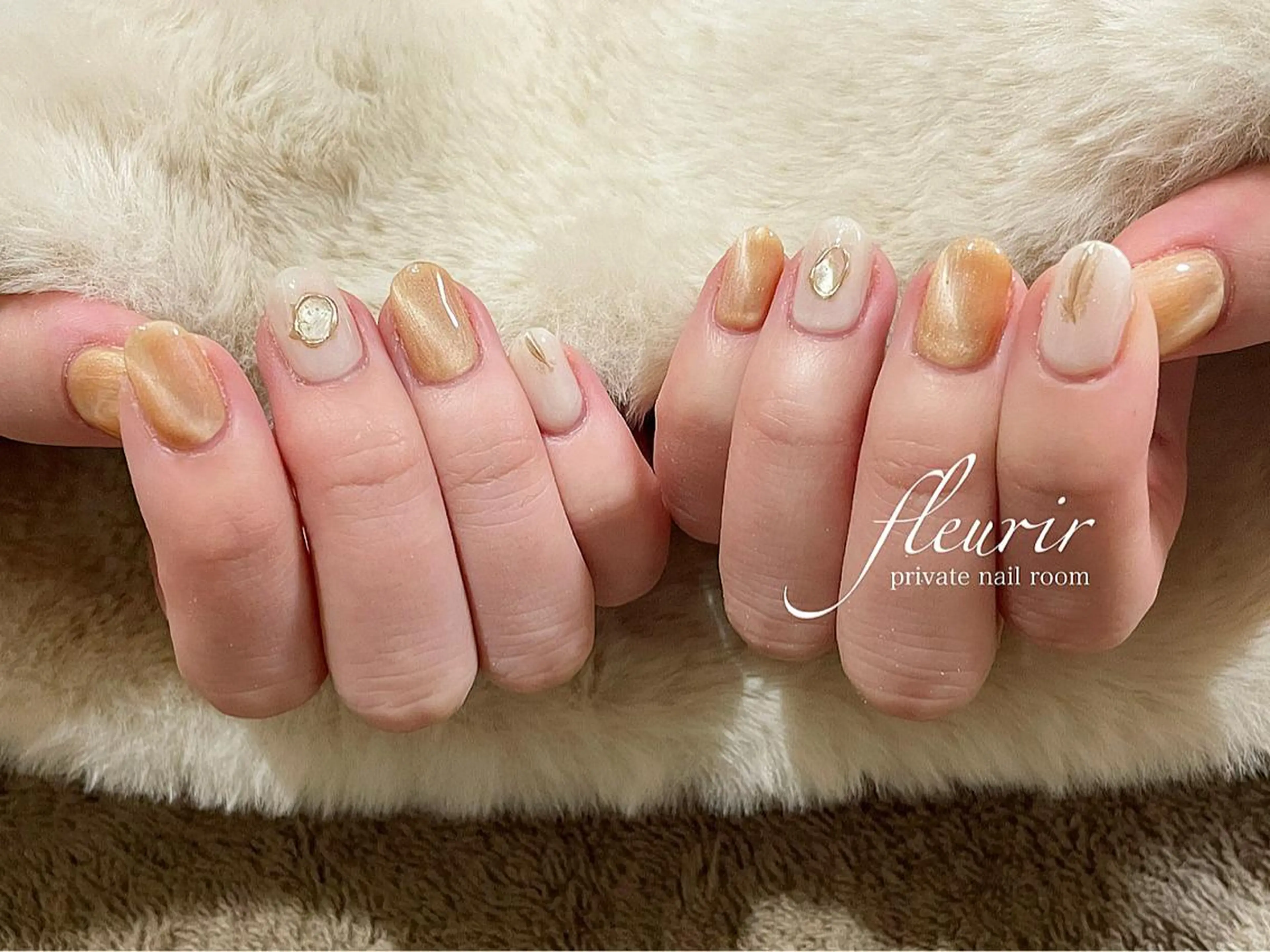 ネイル アートネイル ゴールド マグネットネイル ミラーネイル ホワイト フルリール 【プライベートサロンのネイルデザイン