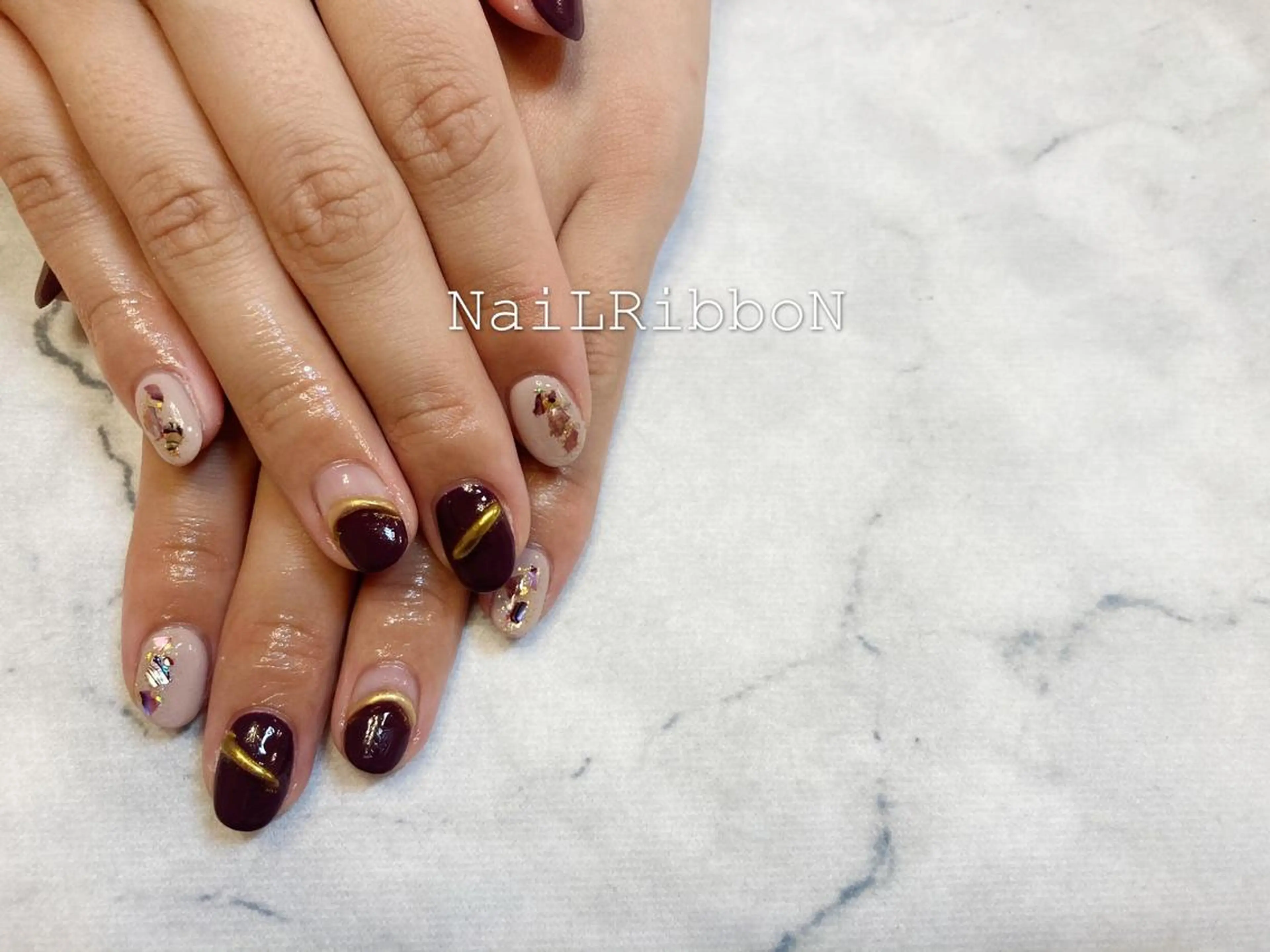 ネイル ネイルリボン 受付スタッフのネイルデザイン