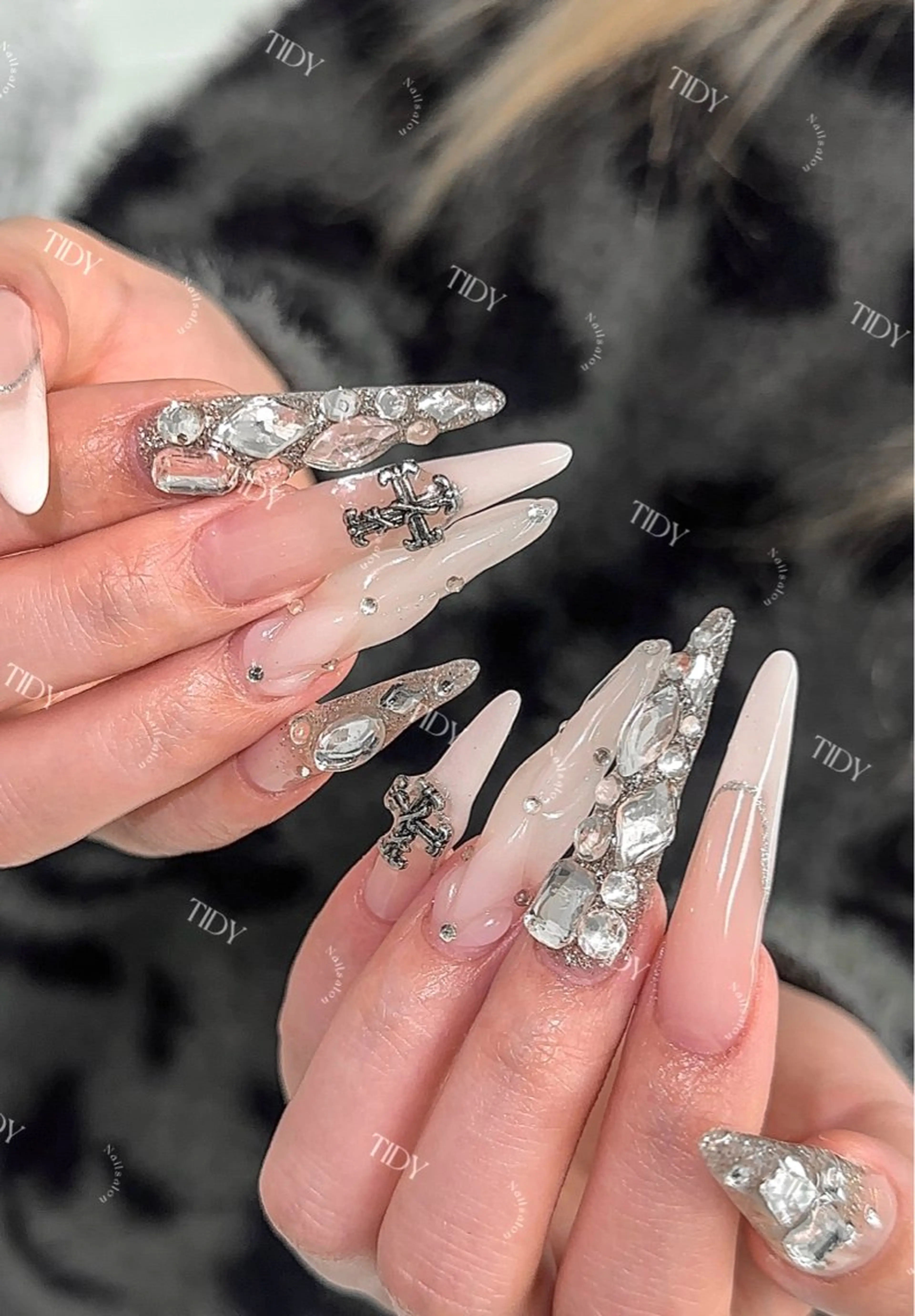 ネイル フットネイル ジェルネイル キラキラネイル 韓国ネイル マグネットネイル ハンドネイル TIDY .のネイルデザイン