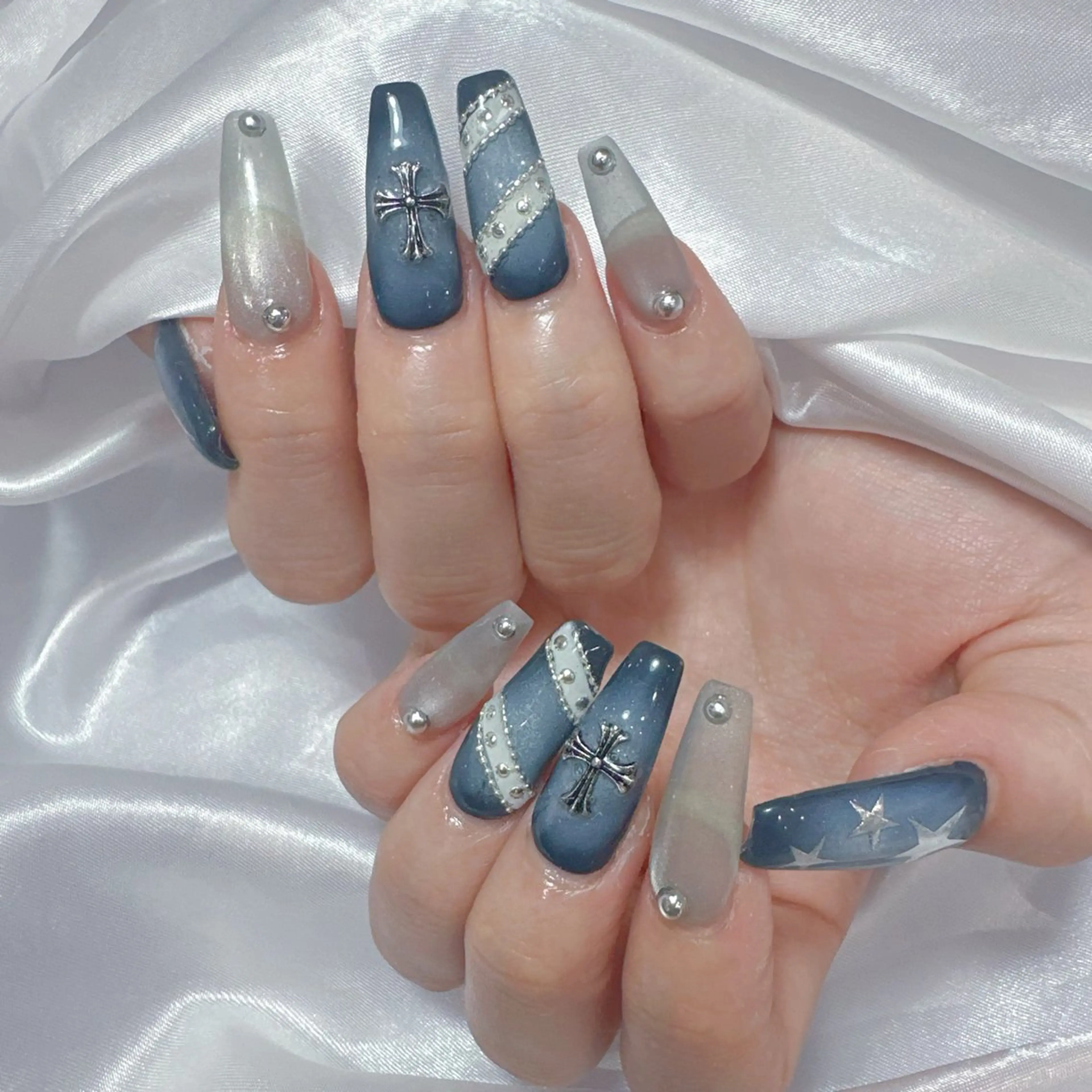 ネイル アートネイル フラッシュネイル フレンチネイル ジェルネイル ガラスフレンチ ハンドネイル You&Me Miyuのネイルデザイン