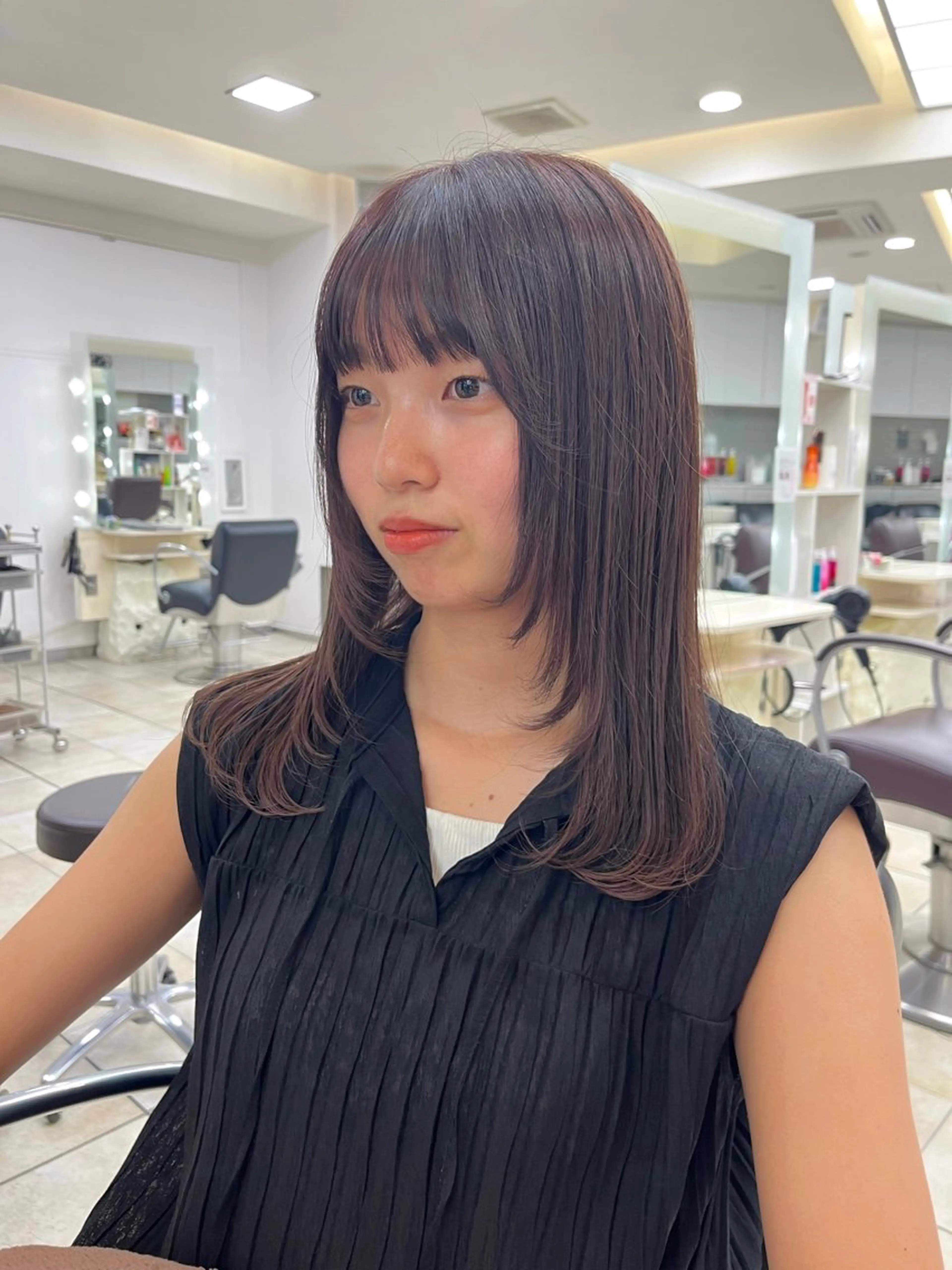 セミロング 顔まわりレイヤー レイヤーカット MEI🎀つやカラー 🎀レイヤー🎀渋谷のヘアスタイル
