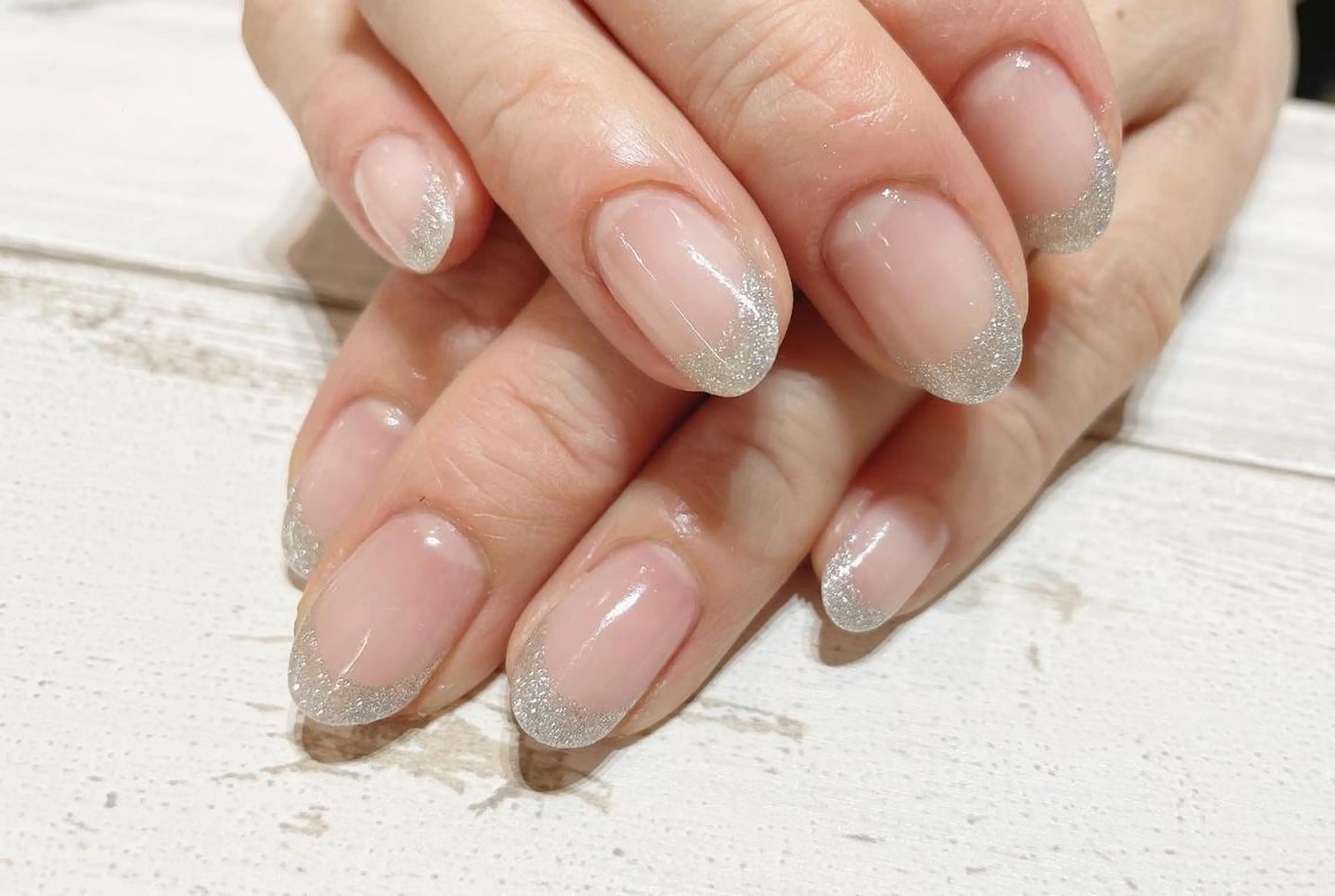 ネイル マツエク・マツパ まつげパーマ ボリュームラッシュ フレンチネイル ジェルネイル ラメ(グリッター) 髙橋 敦子のネイルデザイン