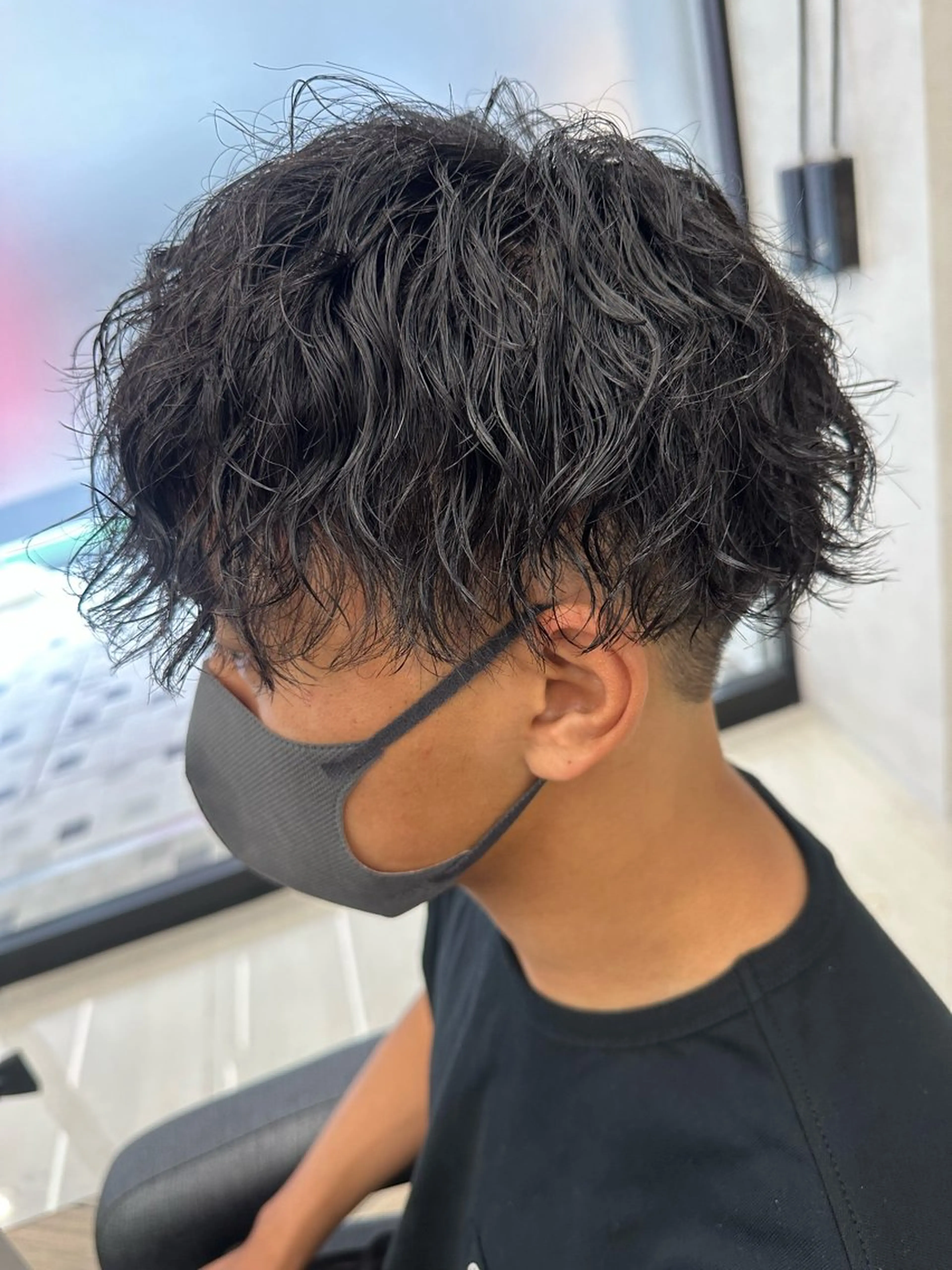 ミディアム パーマ メンズ ミディアムパーマ フェードカット メンズパーマ ツイストスパイラルパーマ 波巻きパーマ 💈メンズ特化 美容師サキ💈のヘアスタイル