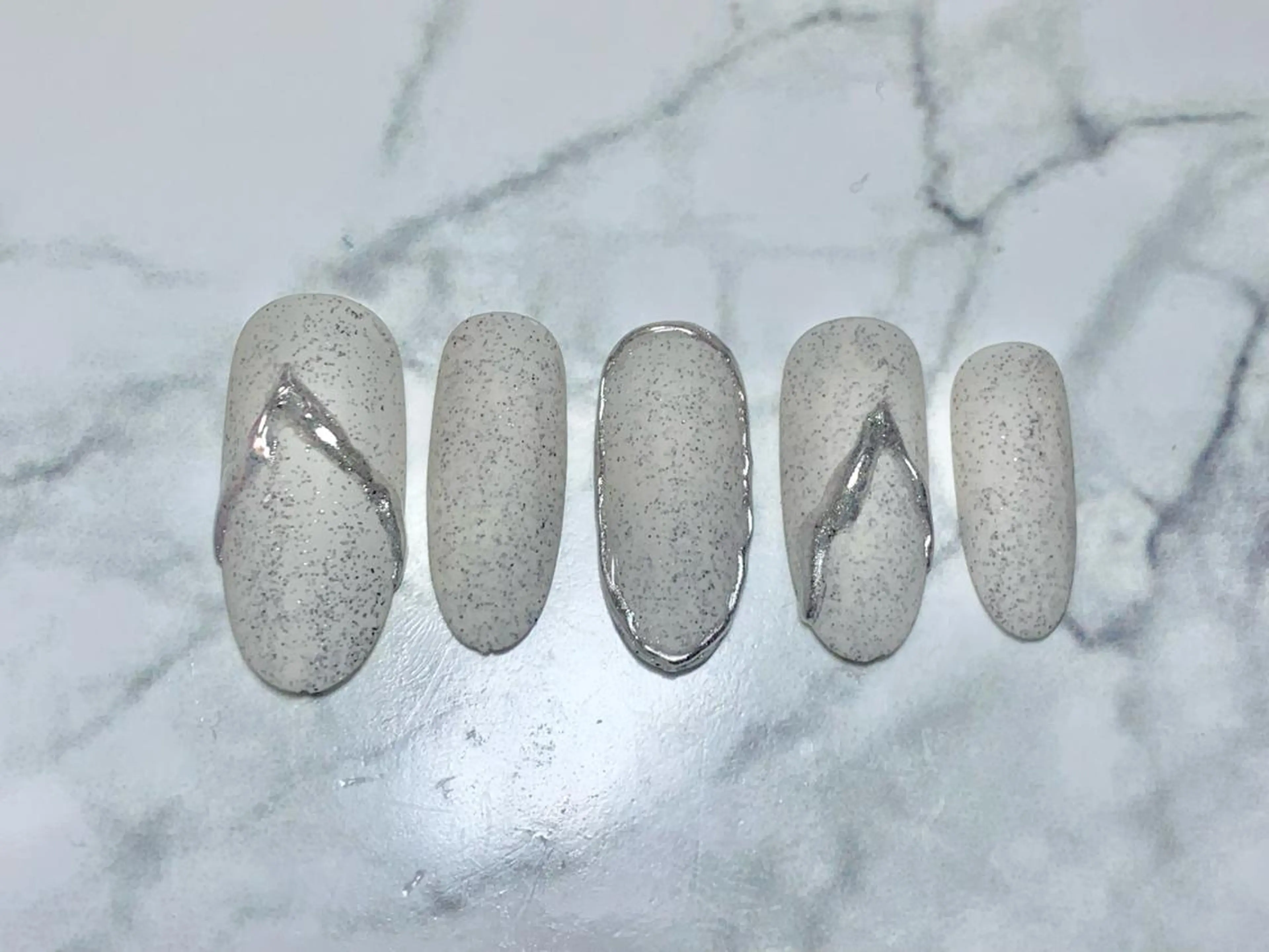 セミロング H NANAのネイルデザイン