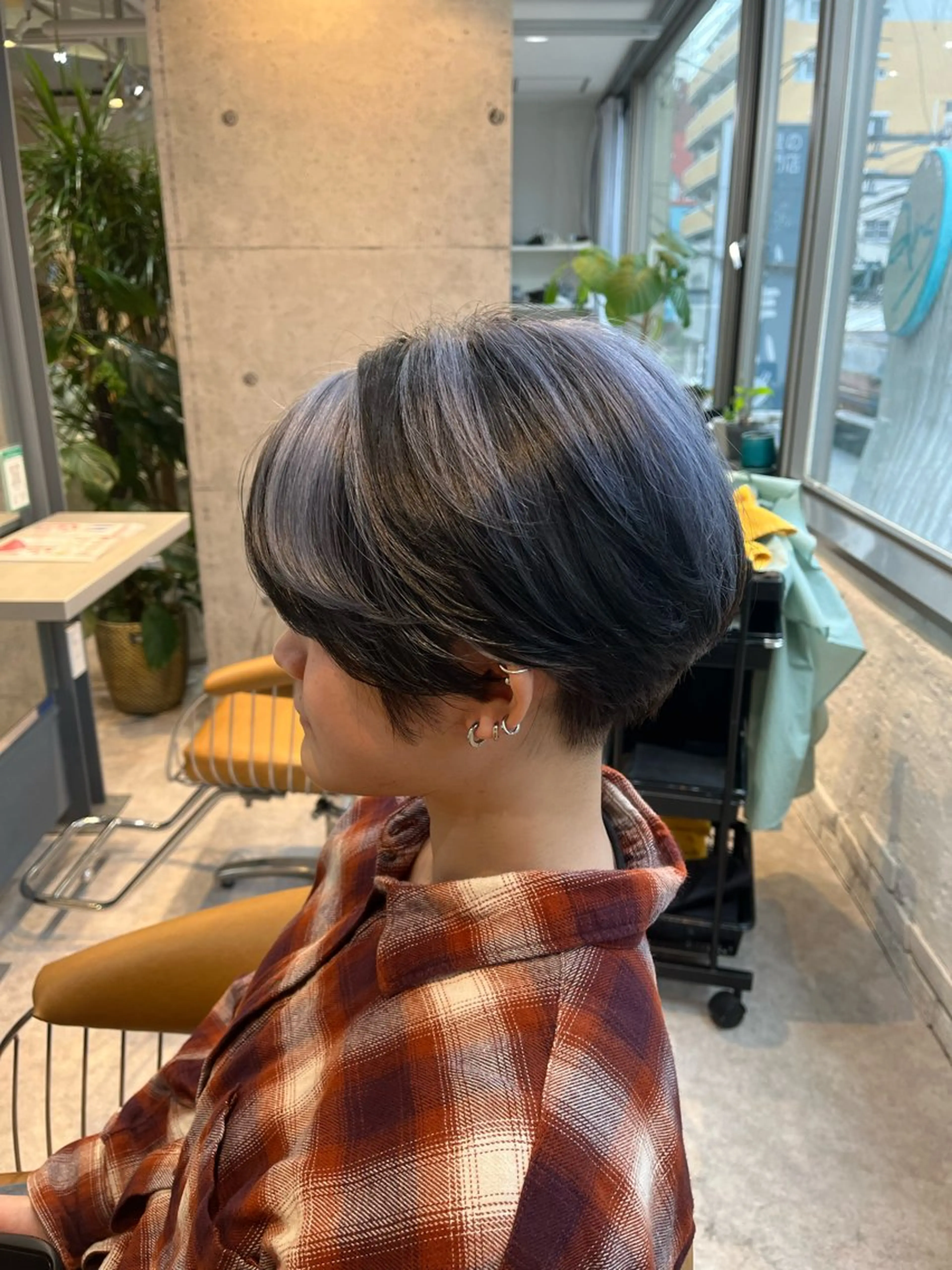 ショート カラー ヘアカラー うしだ かおるのヘアスタイル