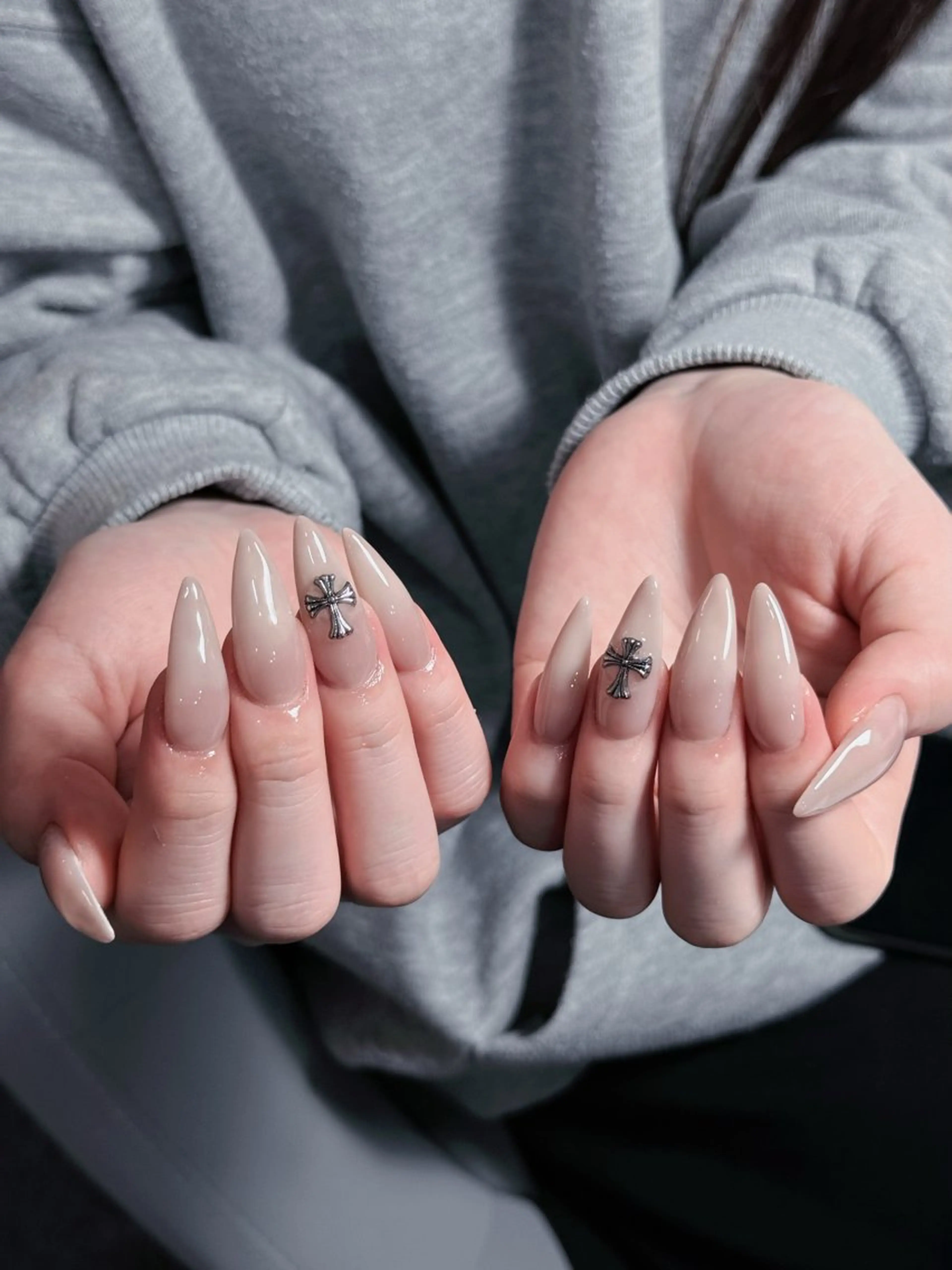 ネイル ジェルネイル キラキラネイル ネイルチップ 冬ネイル ハンドネイル Emi🌸Belle Nail Salonのネイルデザイン