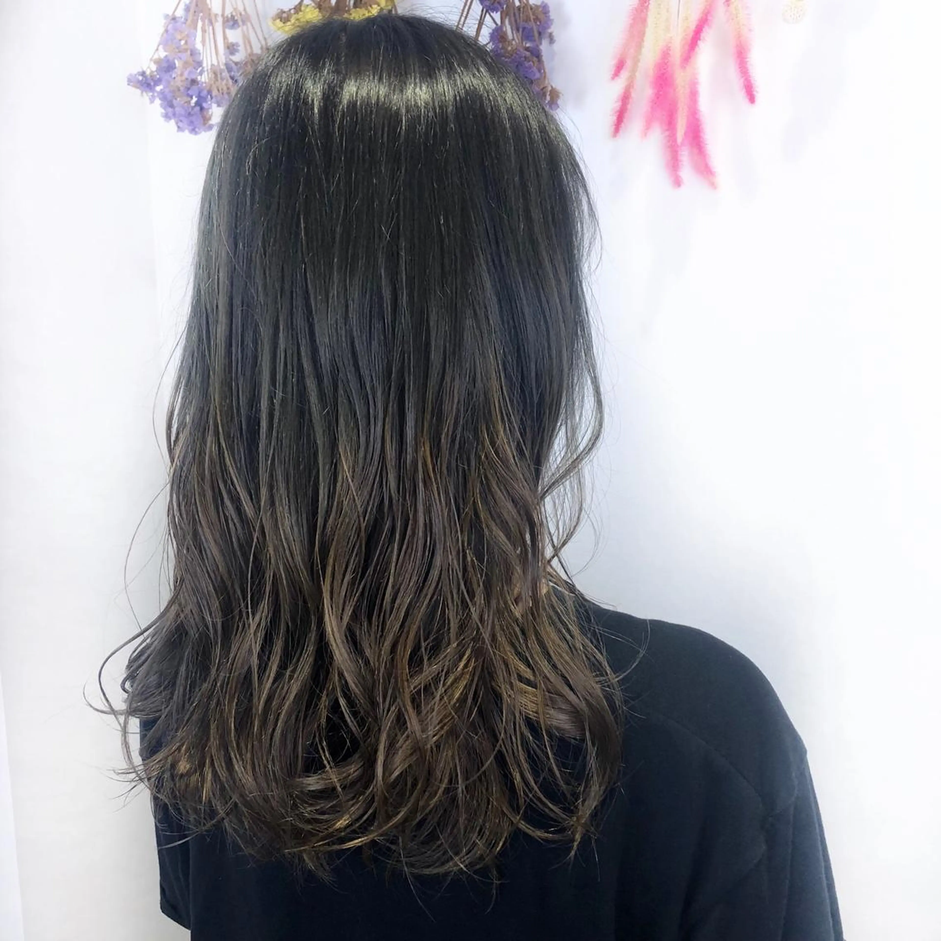 ロング カラー アッシュ グラデーションカラー ハイライトカラー ハイライト 小顔レイヤー/ ベージュ🤍Rieのヘアスタイル
