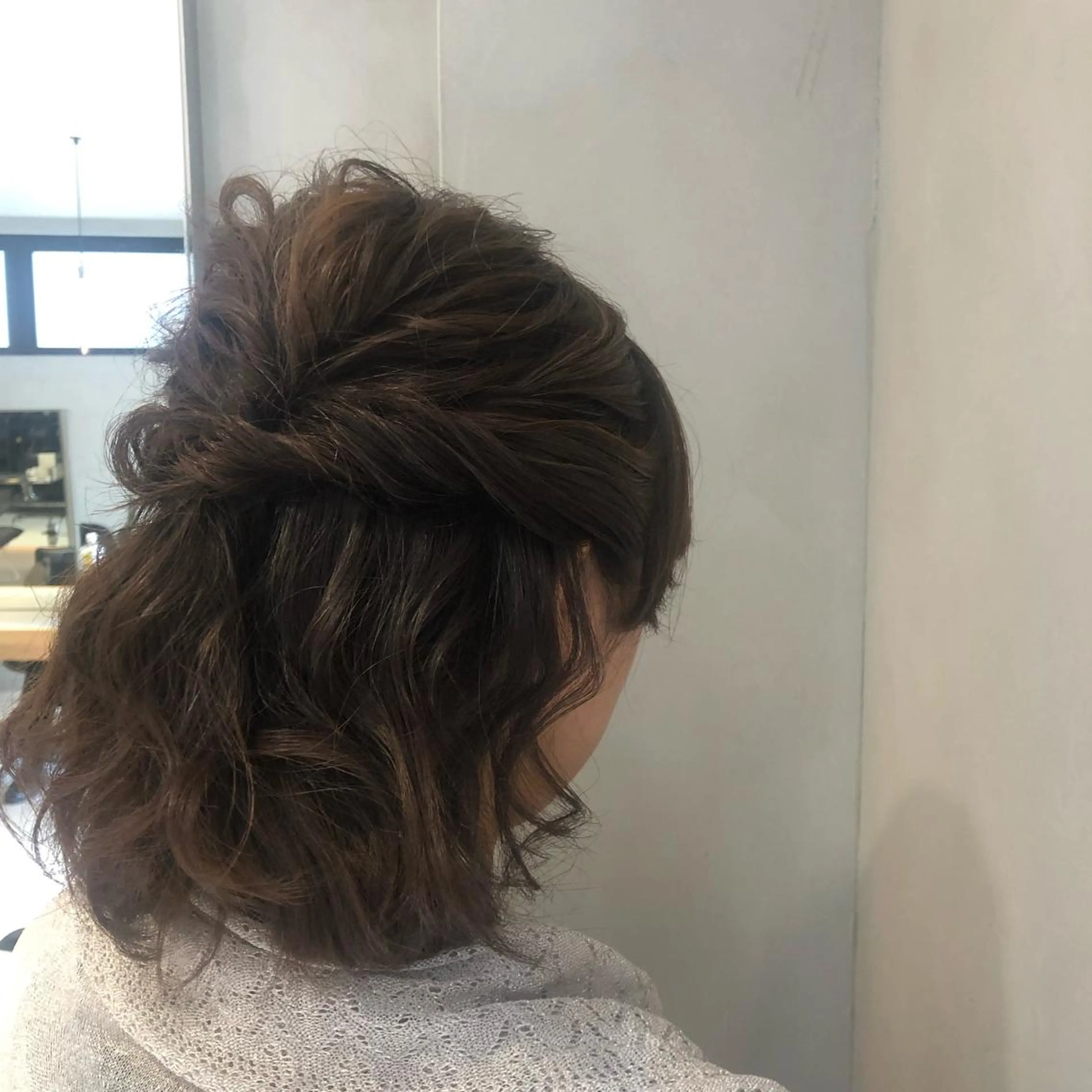 ショート ヘアアレンジ カジュアルを女っぽく 𝗮𝘆𝗮𝗰𝗼のヘアスタイル