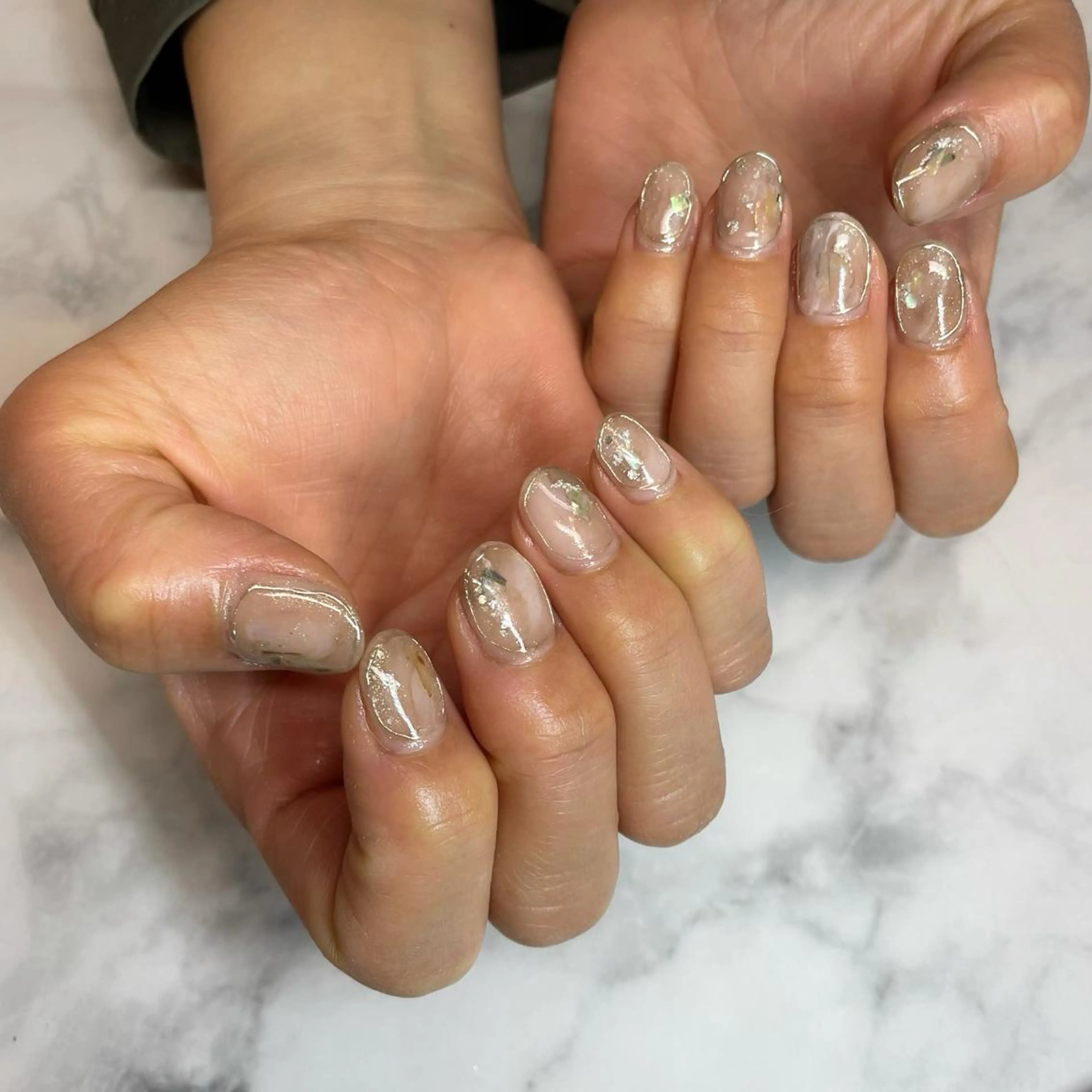 ネイル ミラーネイル ニュアンスネイル with hues AYAのネイルデザイン