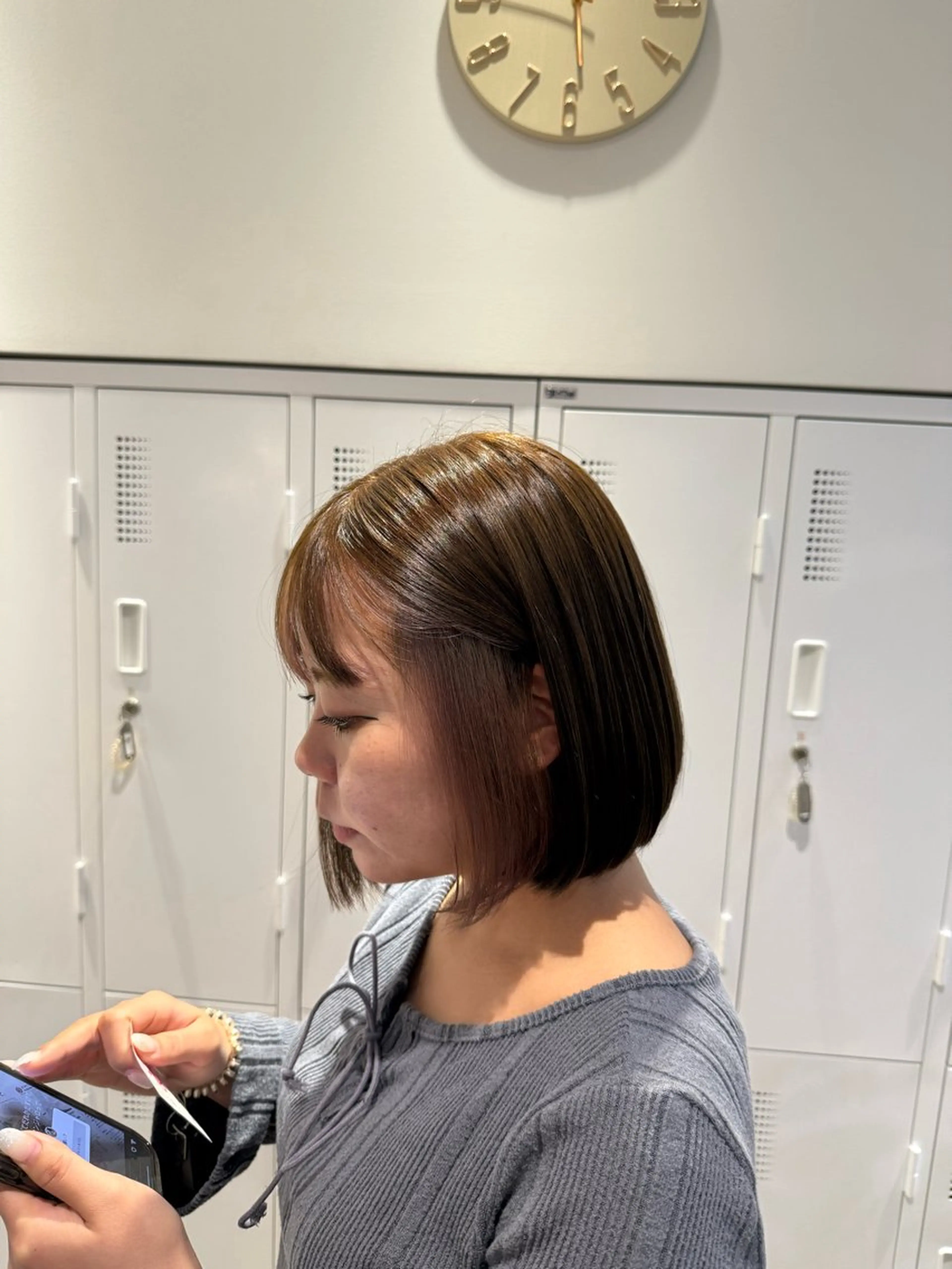 ミディアム カット ヘアカラー 松下 茉紀👱🏻‍♀️のヘアスタイル