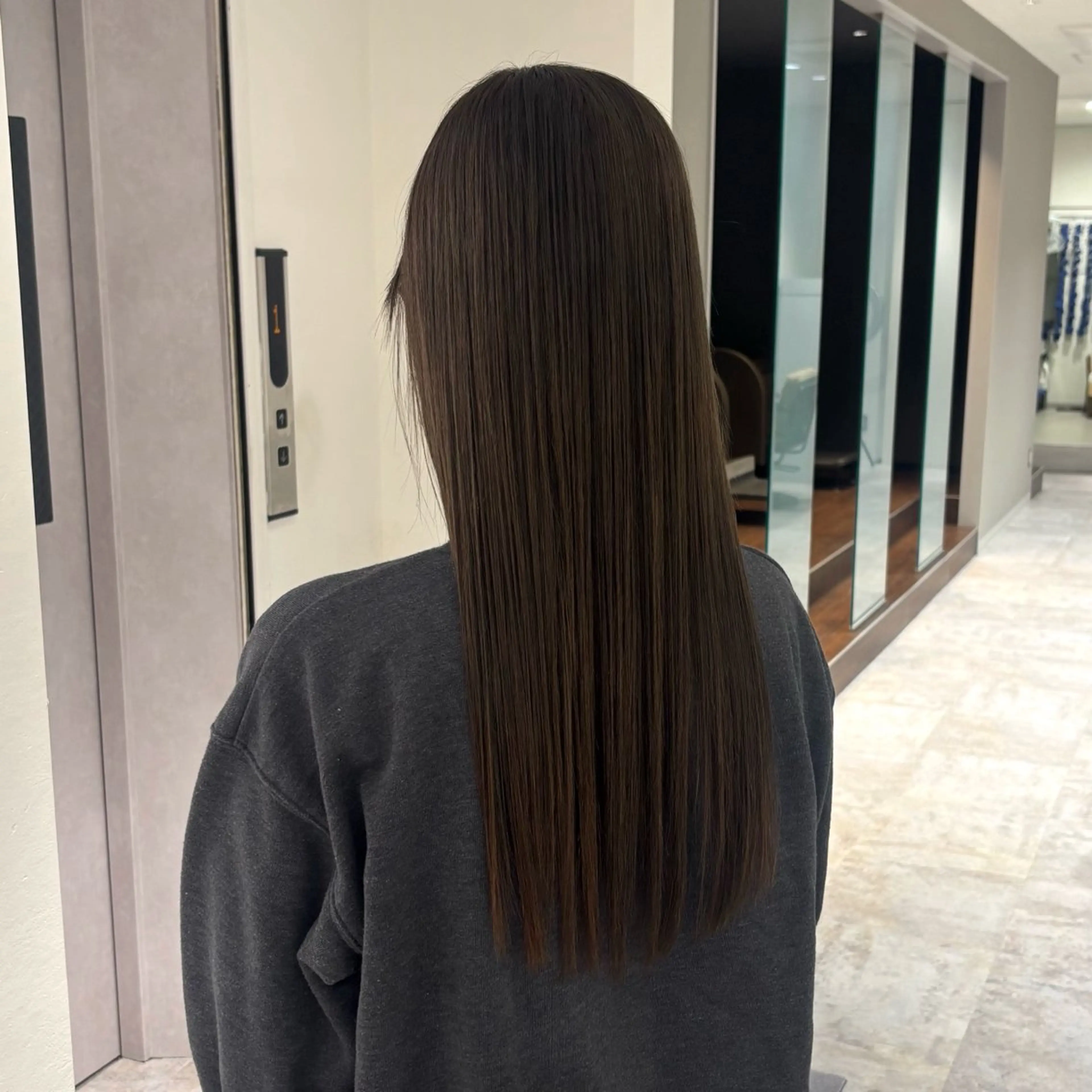 セミロング カラー 田名部 愛乙のヘアスタイル