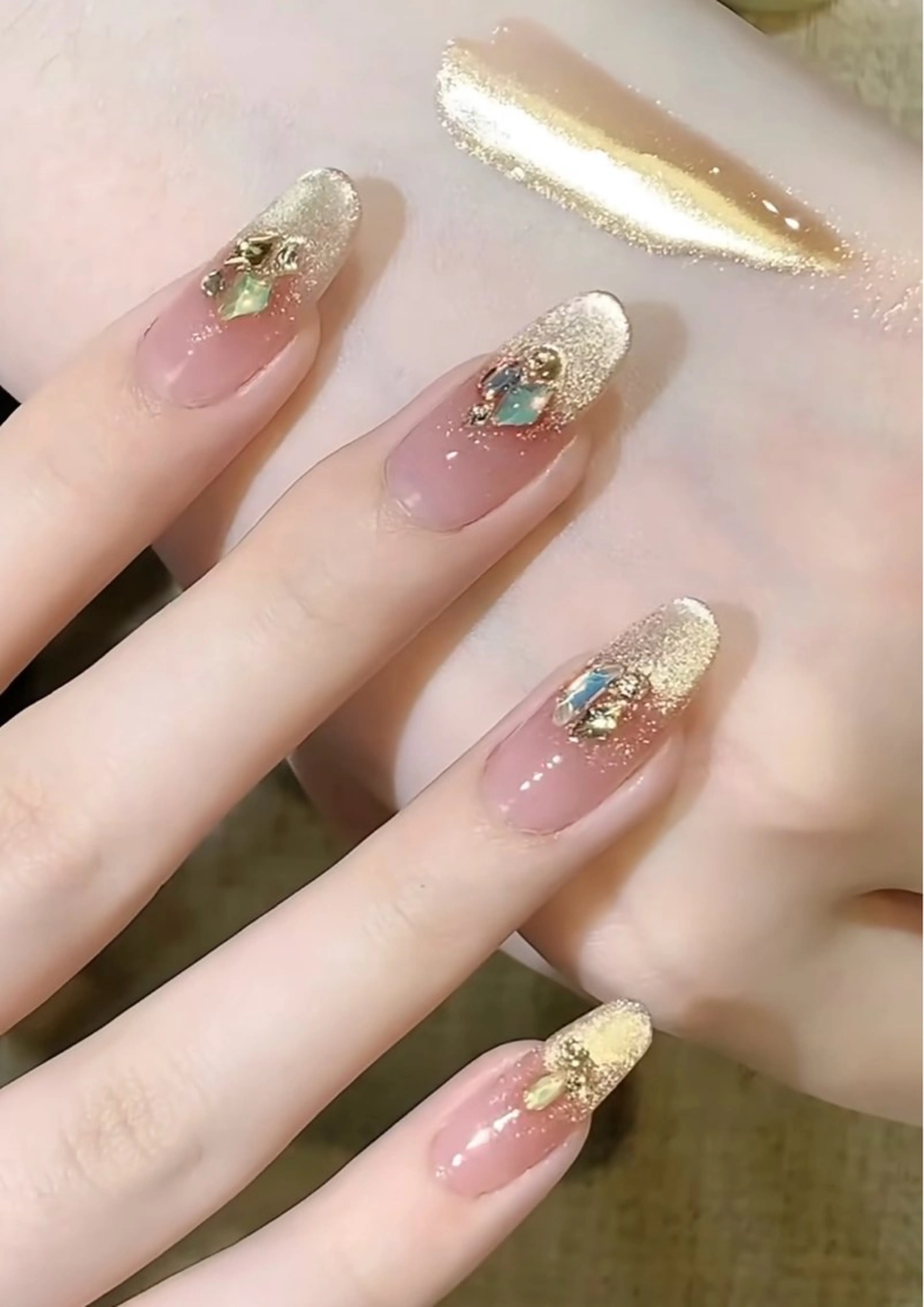 ネイル ハンドネイル キン グミのネイルデザイン