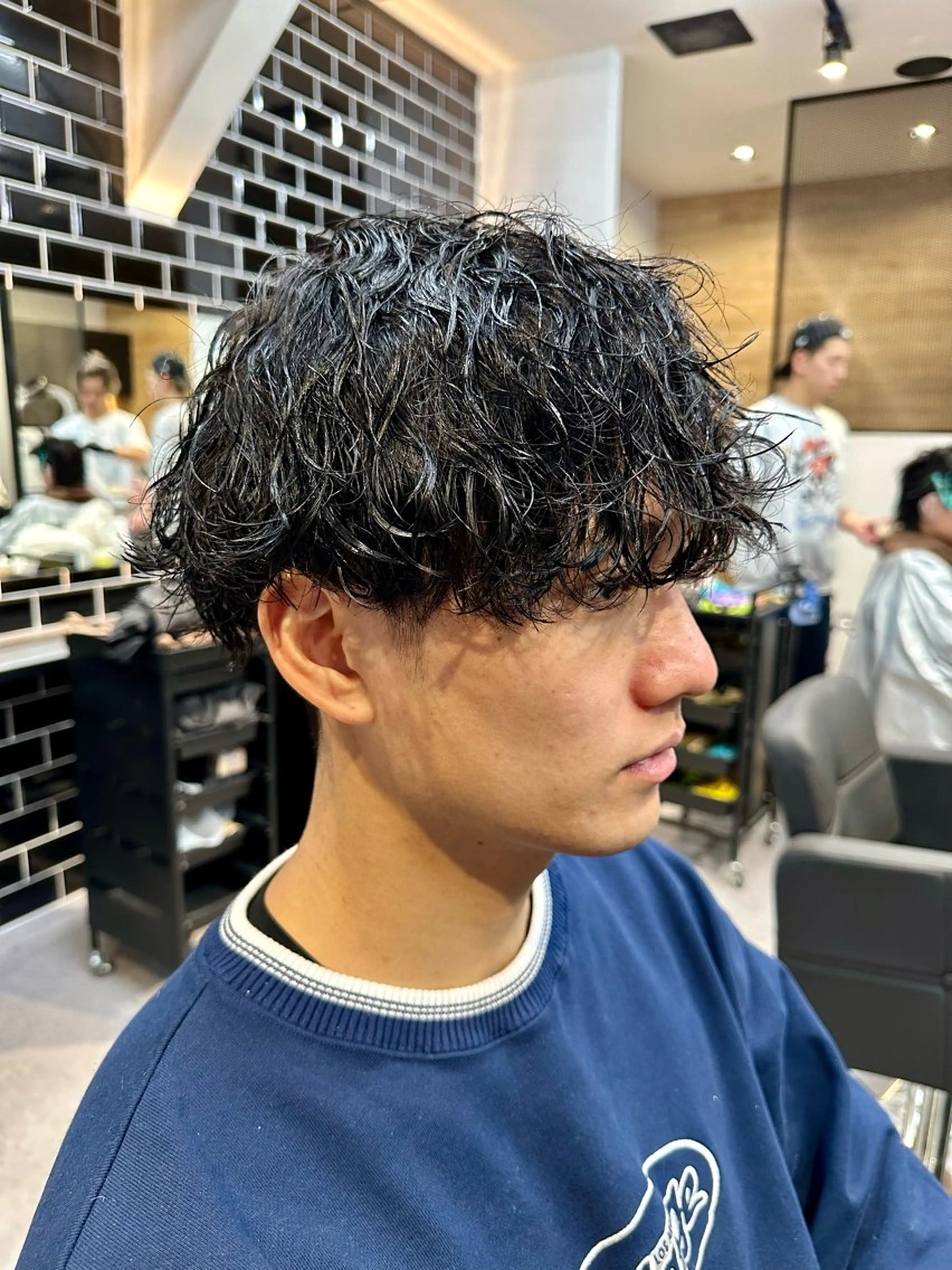 ミディアム カラー パーマ メンズ 波巻きパーマ カット パーマ 平内 賢人のヘアスタイル