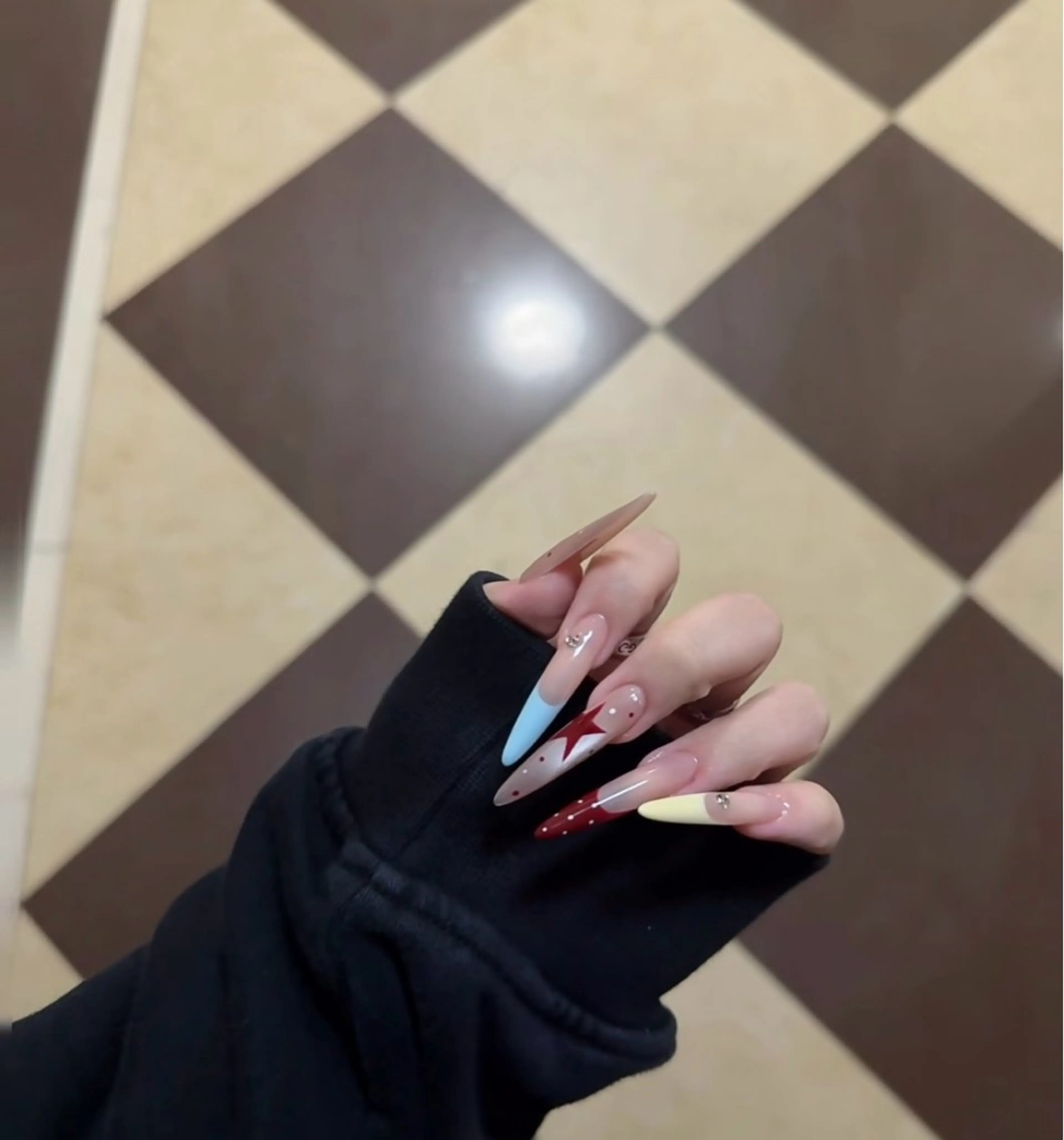 カラー グラデーションカラー ピンクカラー ハンドネイル AIN Nailのネイルデザイン