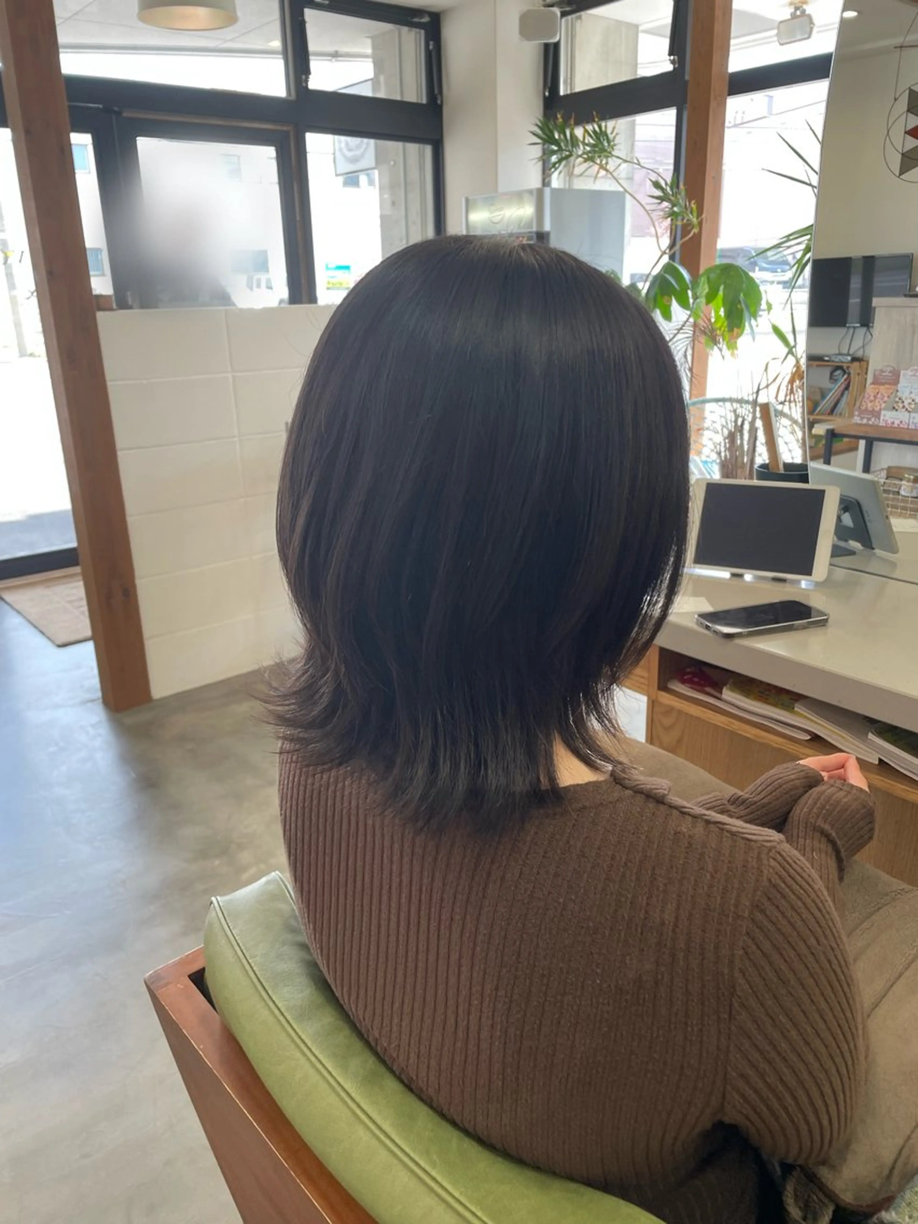 ミディアム くびれヘア レイヤーカット カット サイトウ アヤナのヘアスタイル