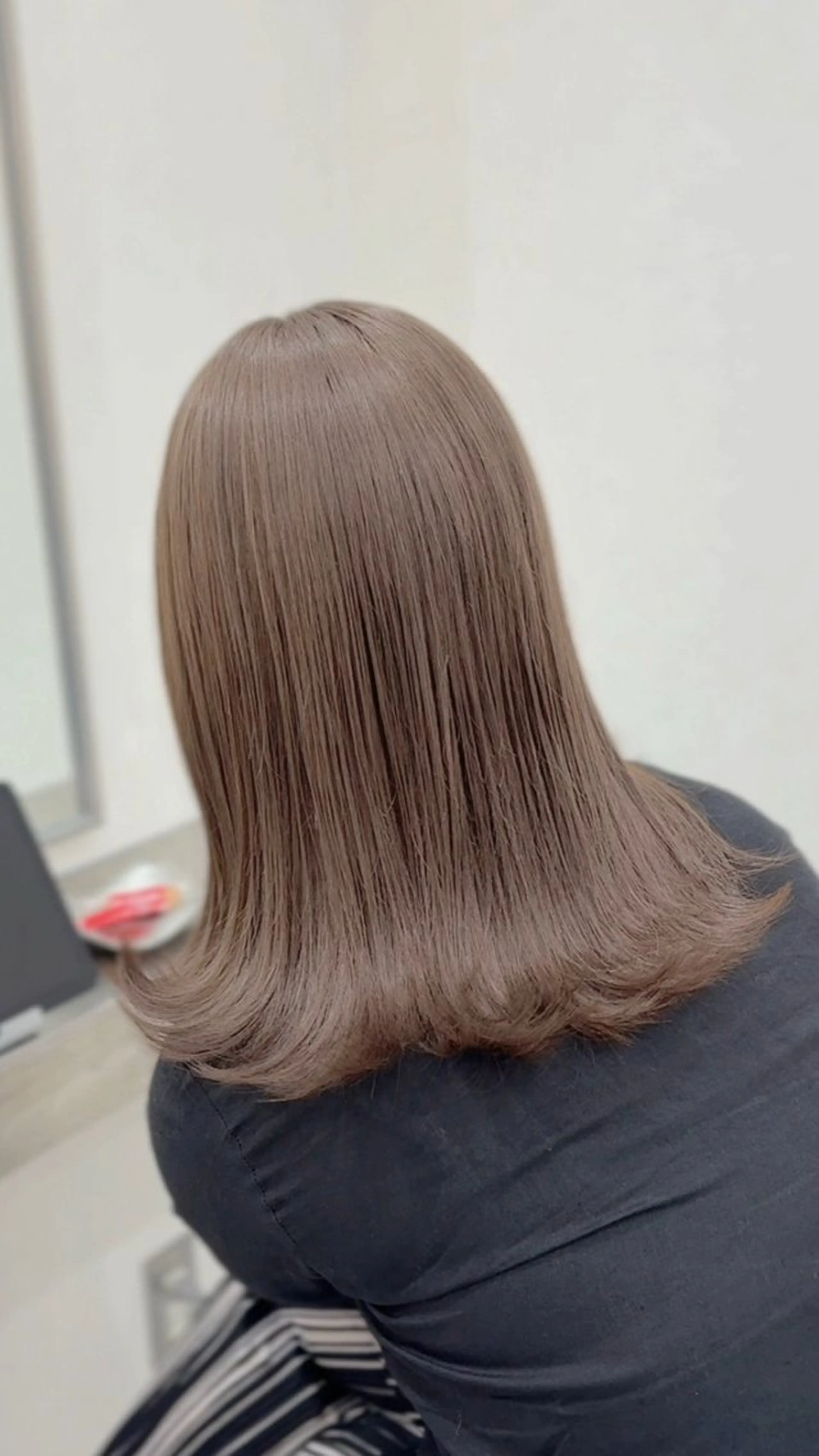 ミディアム カラー パーマ ベージュカラー ブリーチ 透明感カラー ダブルカラー グレージュ TOMO/ブリーチ 無しオリーブのヘアスタイル