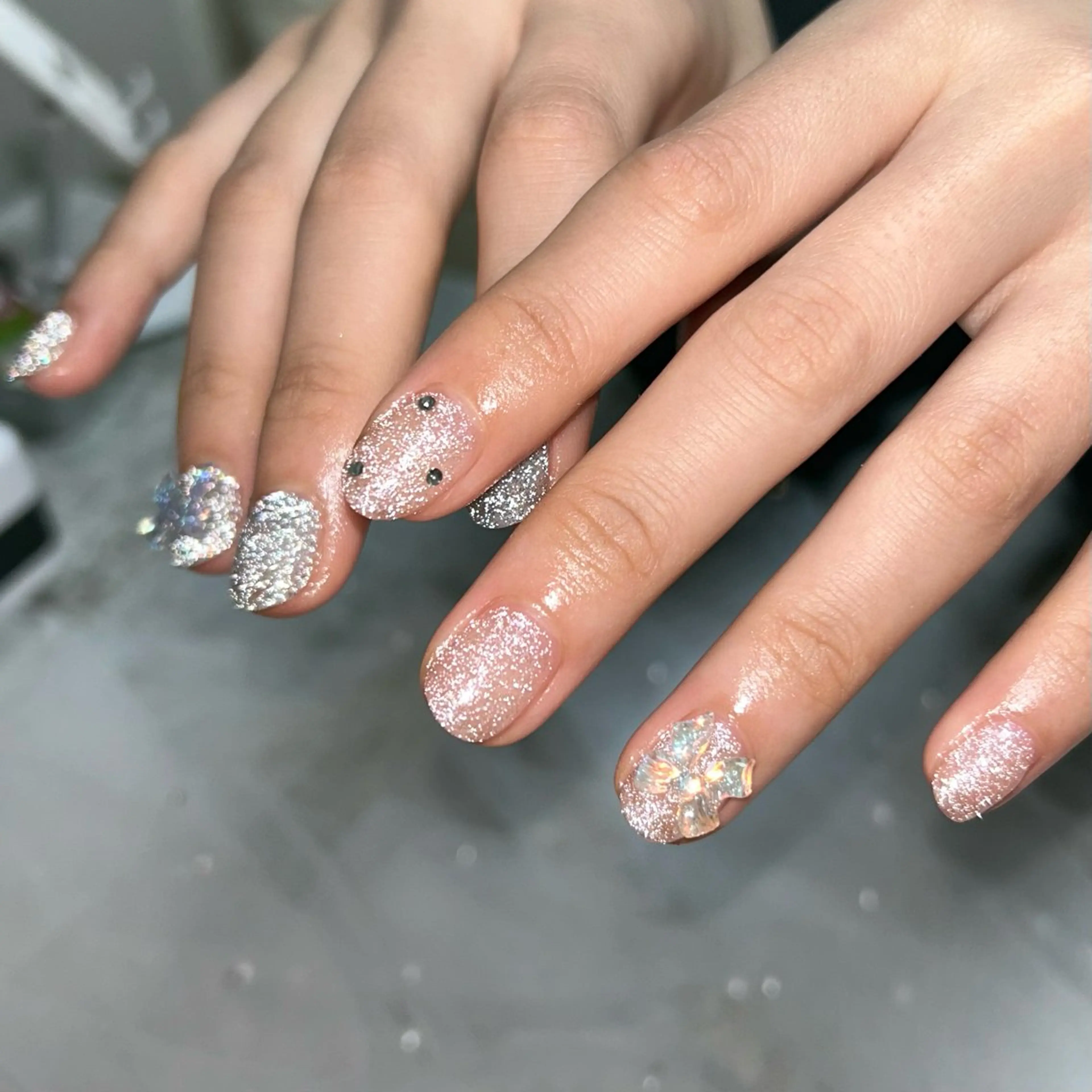 ネイル フラッシュネイル 氷ネイル・うるうるネイル キラキラネイル リボン ハンドネイル ten nail salon　かえでのネイルデザイン