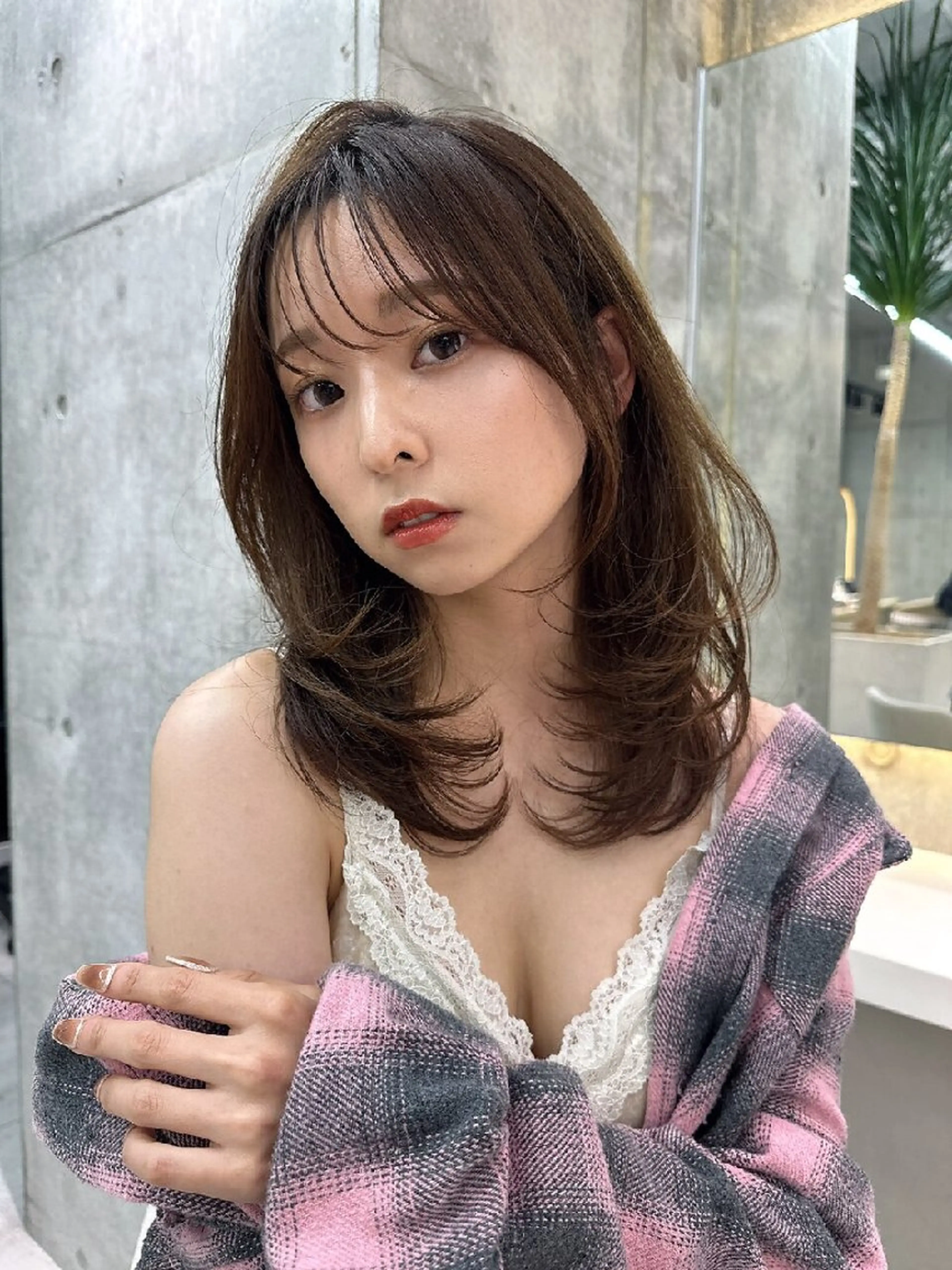カラー セミロング カット 縮毛矯正 Lond Roleのヘアスタイル