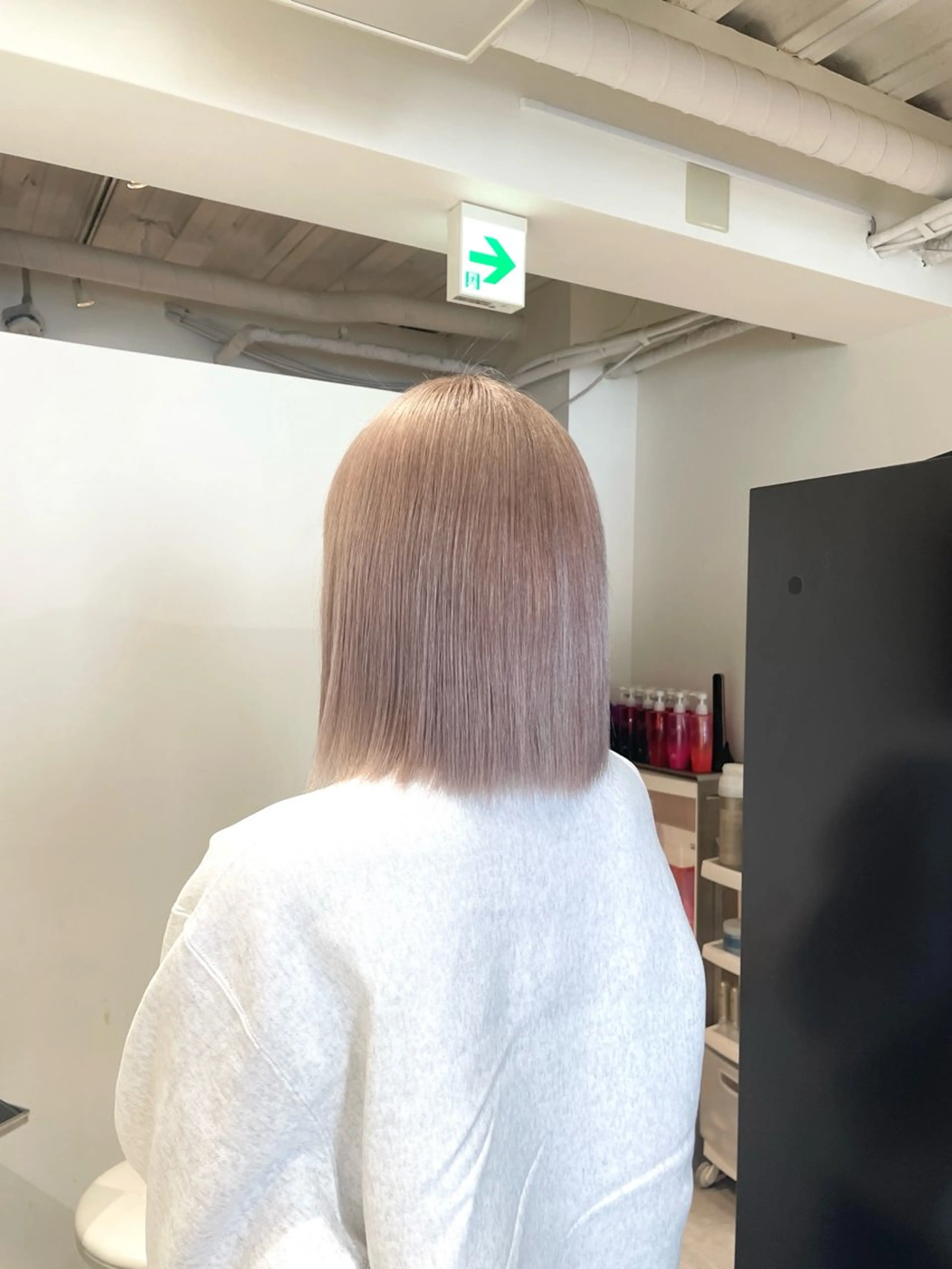 ショート カラー ブリーチ グレージュ ミルクティーグレージュ fuka/梅田/ ミルクティーベージュのヘアスタイル