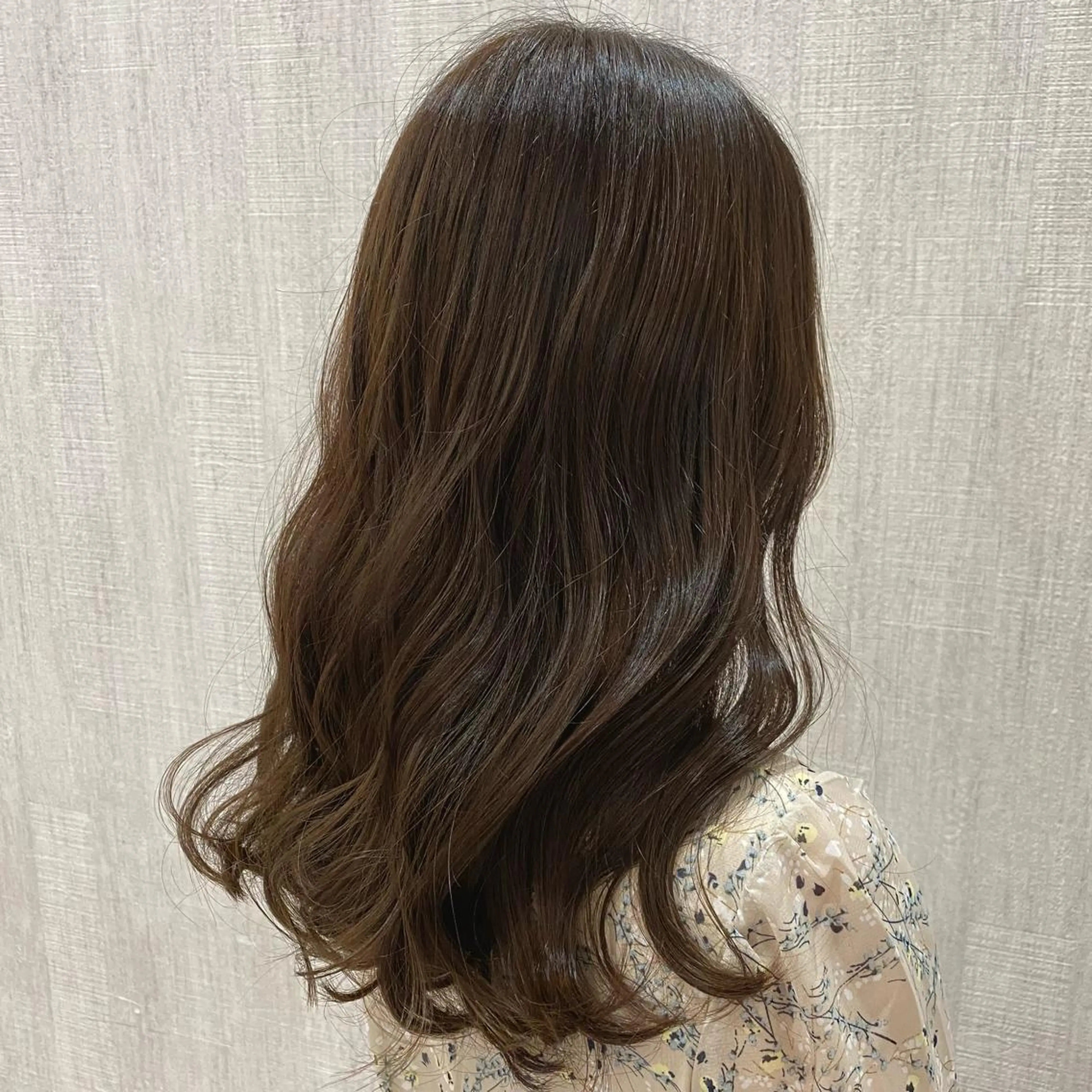 セミロング カラー カット ヘアカラー 🫧透け感⋆艶髪💎 山口アヤカのヘアスタイル