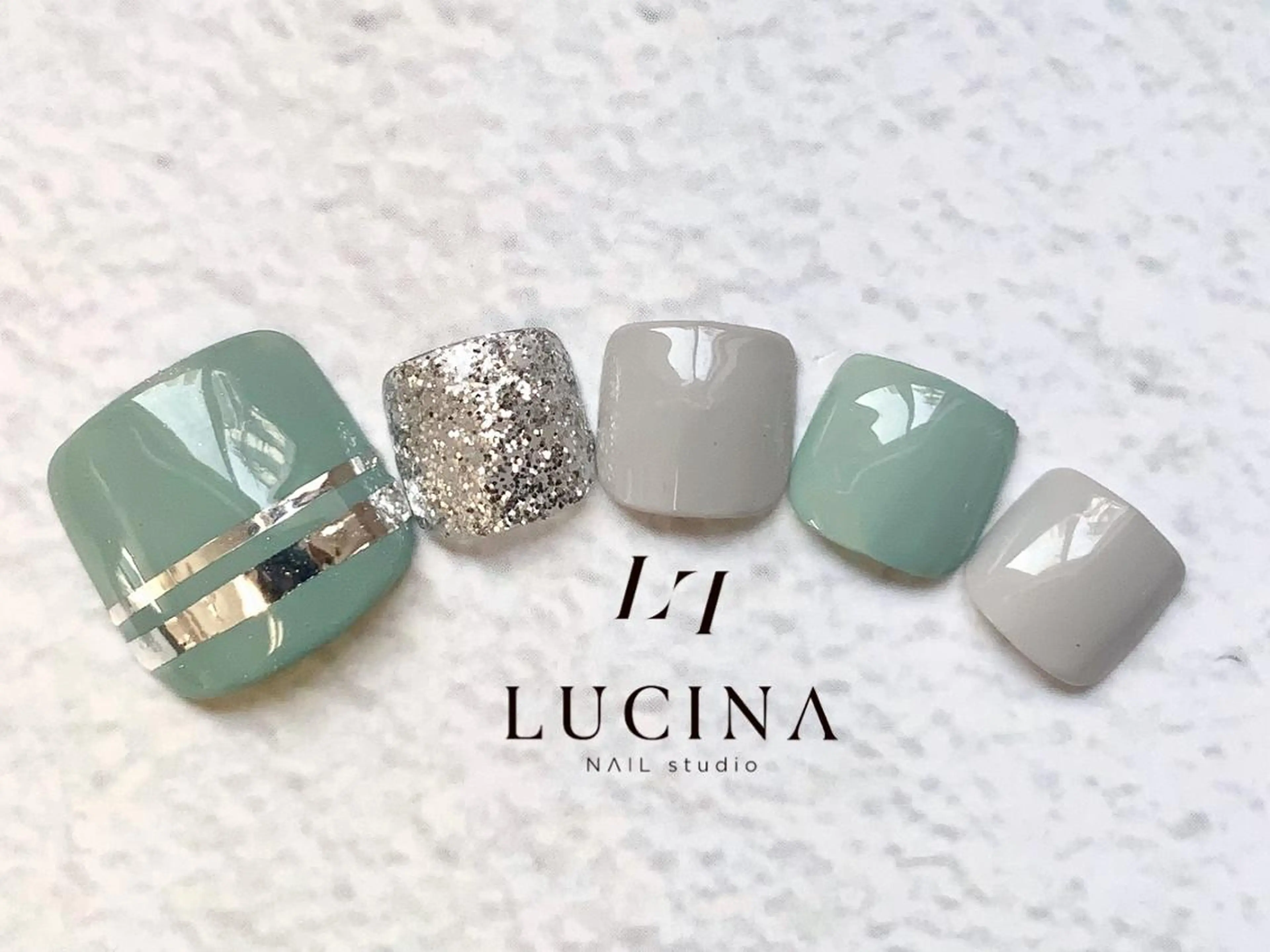 ネイル フットネイル シンプルネイル 新橋 ルキナ スタッフのネイルデザイン