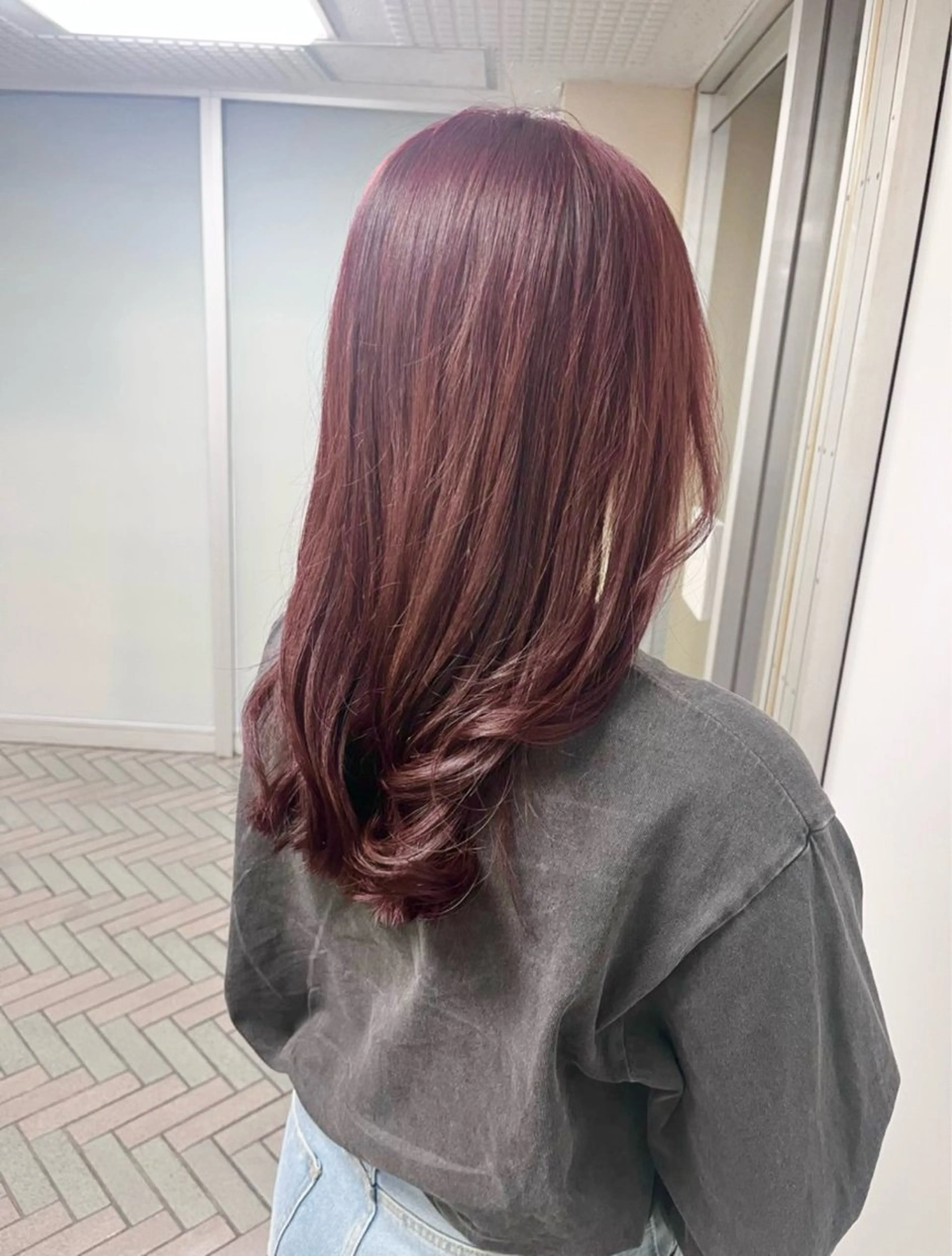 ロング カラー レッドカラー 遠藤 乙夏のヘアスタイル