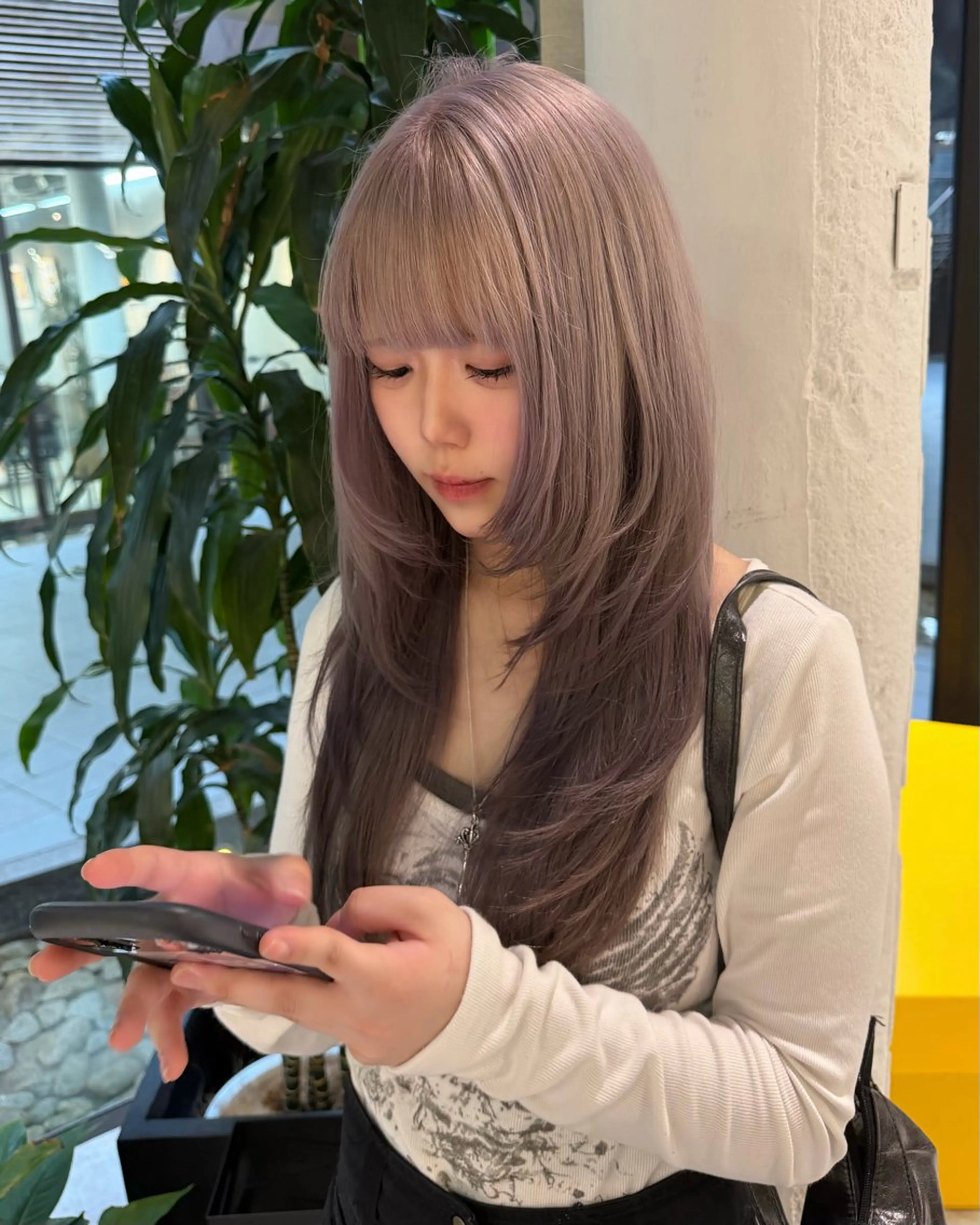 セミロング カラー レイヤー×ハイトーン ×デザイン 啓太のヘアスタイル