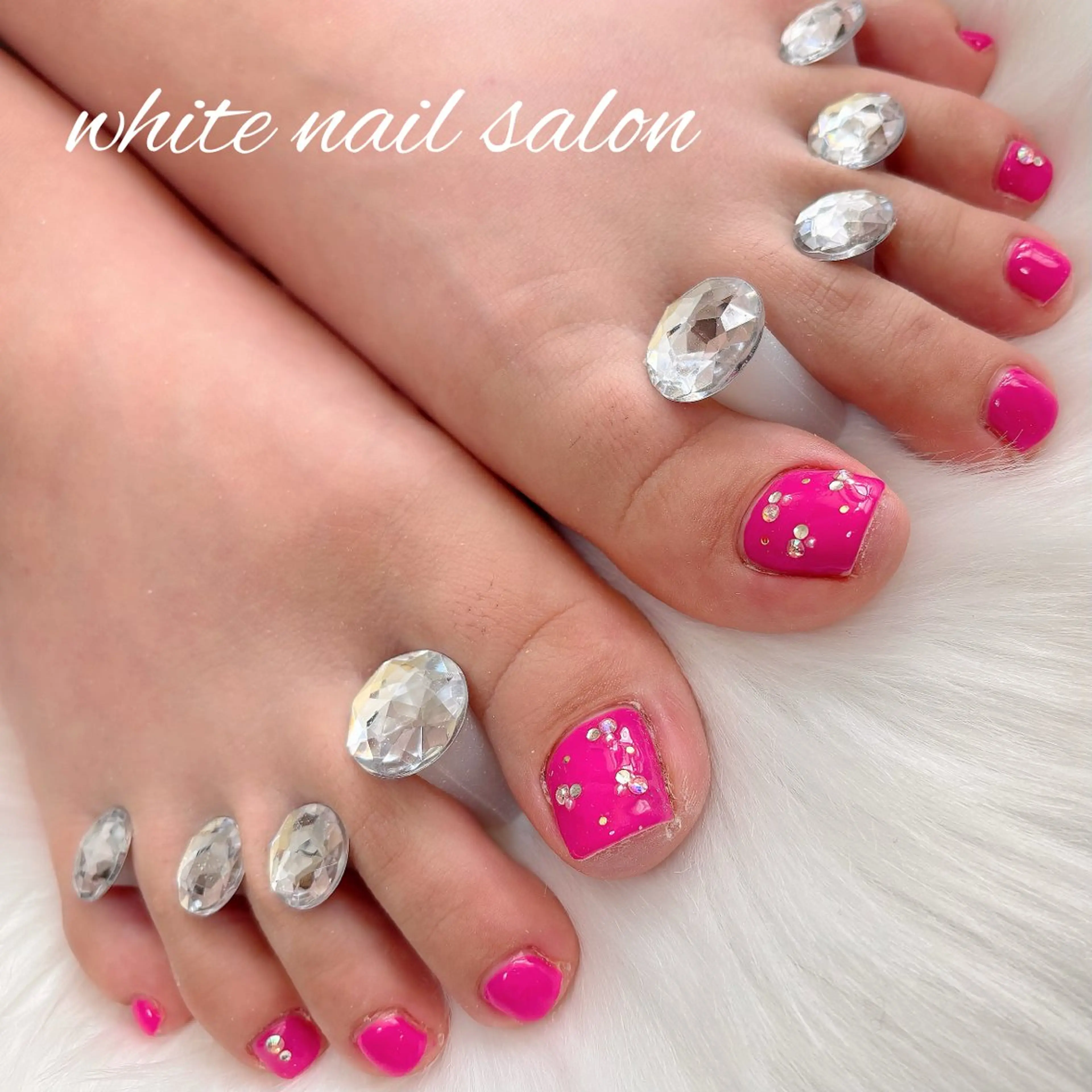 ネイル フットネイル ラメ(グリッター) フットネイル white nail salonのネイルデザイン