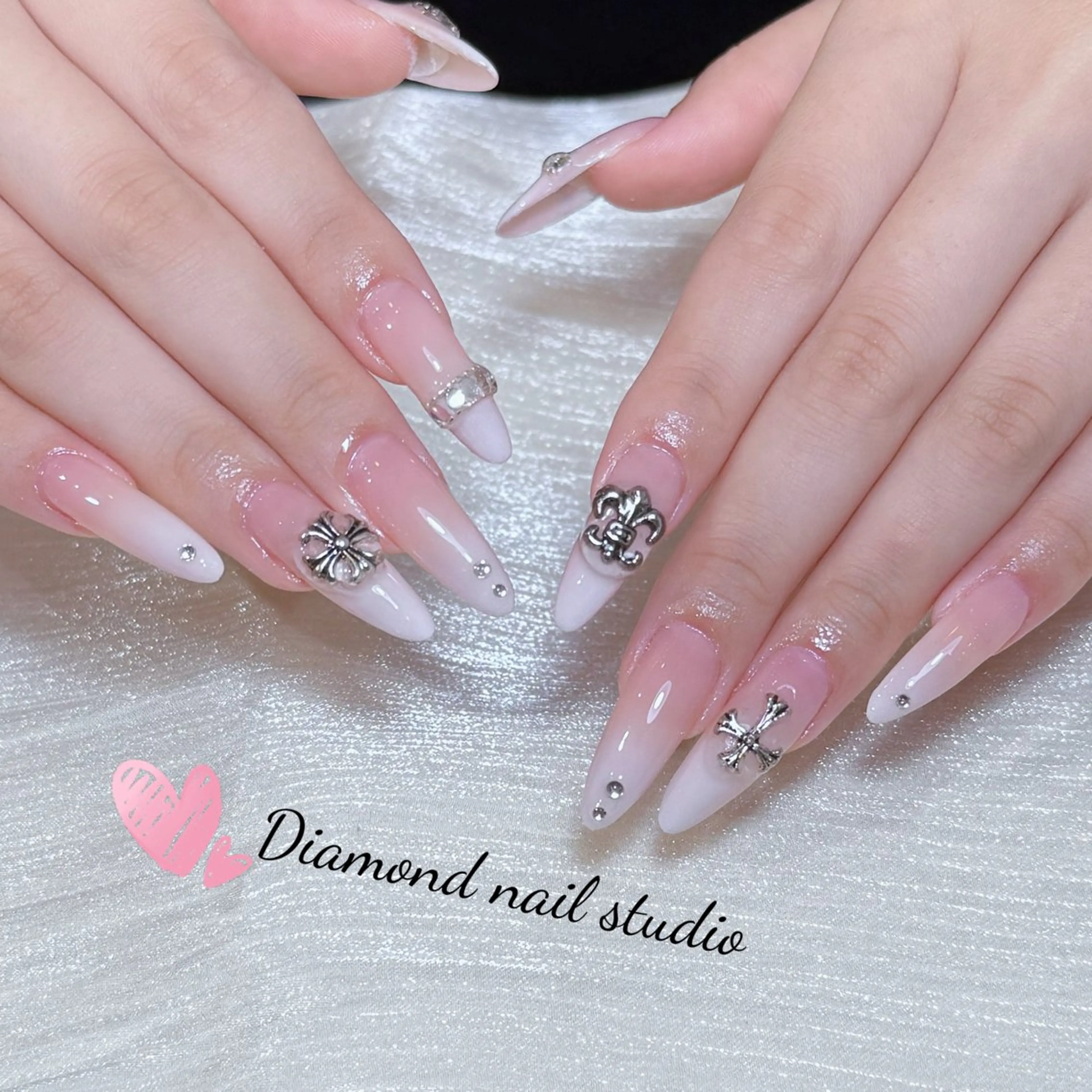 ネイル キラキラネイル 韓国ネイル マグネットネイル マットネイル 持ち込み ハンドネイル ハンドケア Asher-HIKA 🌞のネイルデザイン