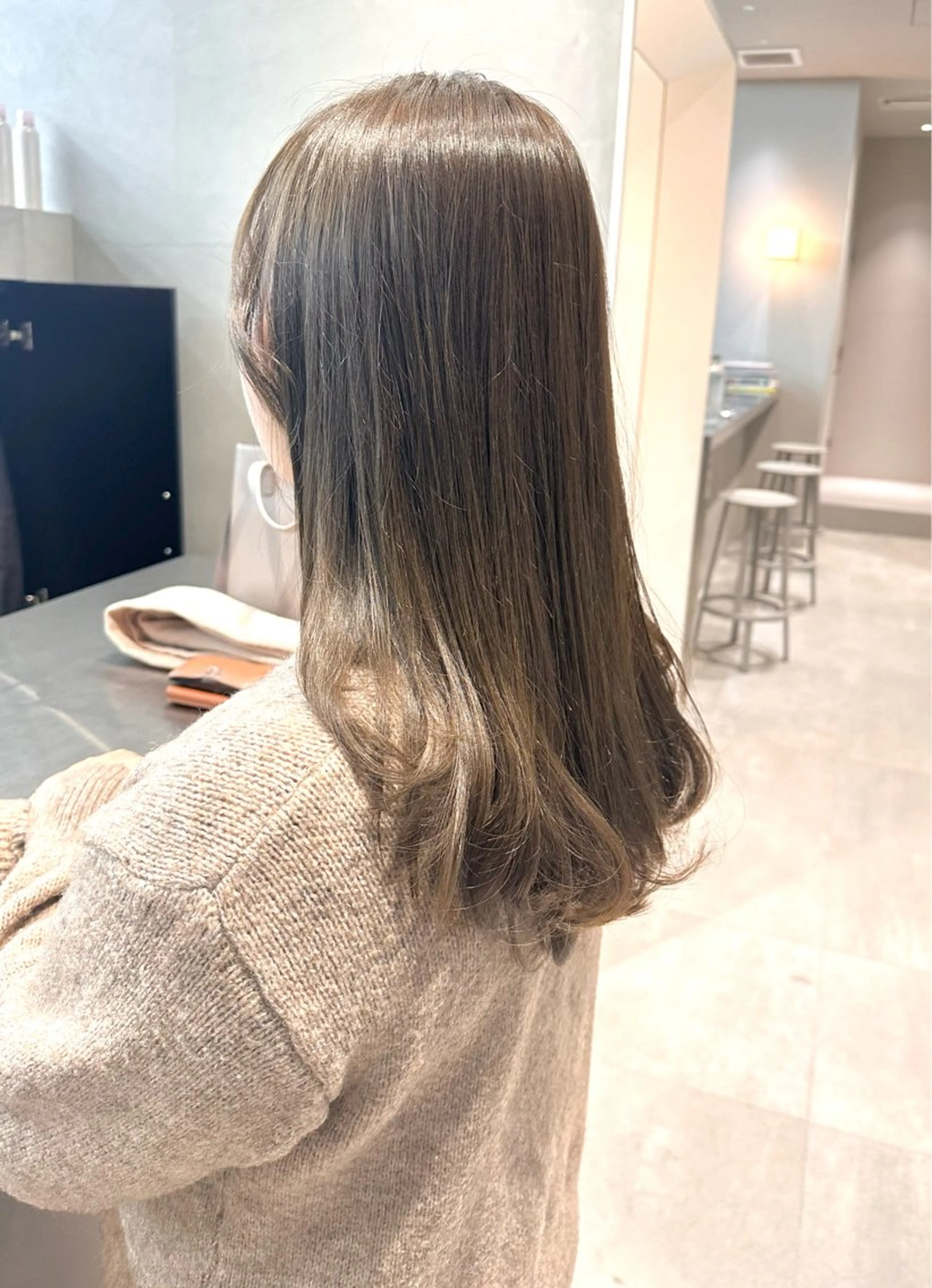 ロング カラー ベージュカラー オリーブベージュ 染谷 遥花のヘアスタイル