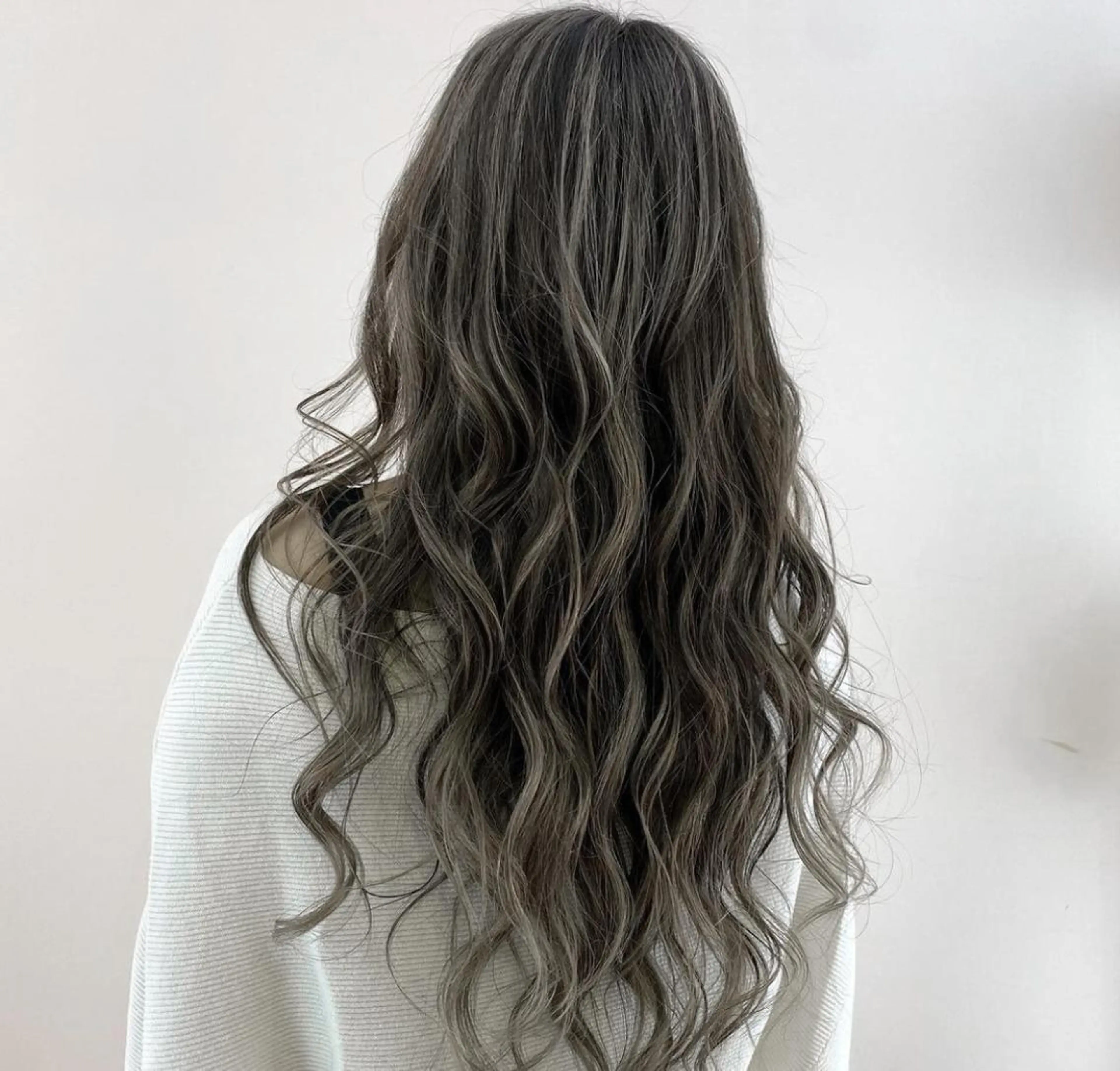 ロング アダチ コウスケのヘアスタイル