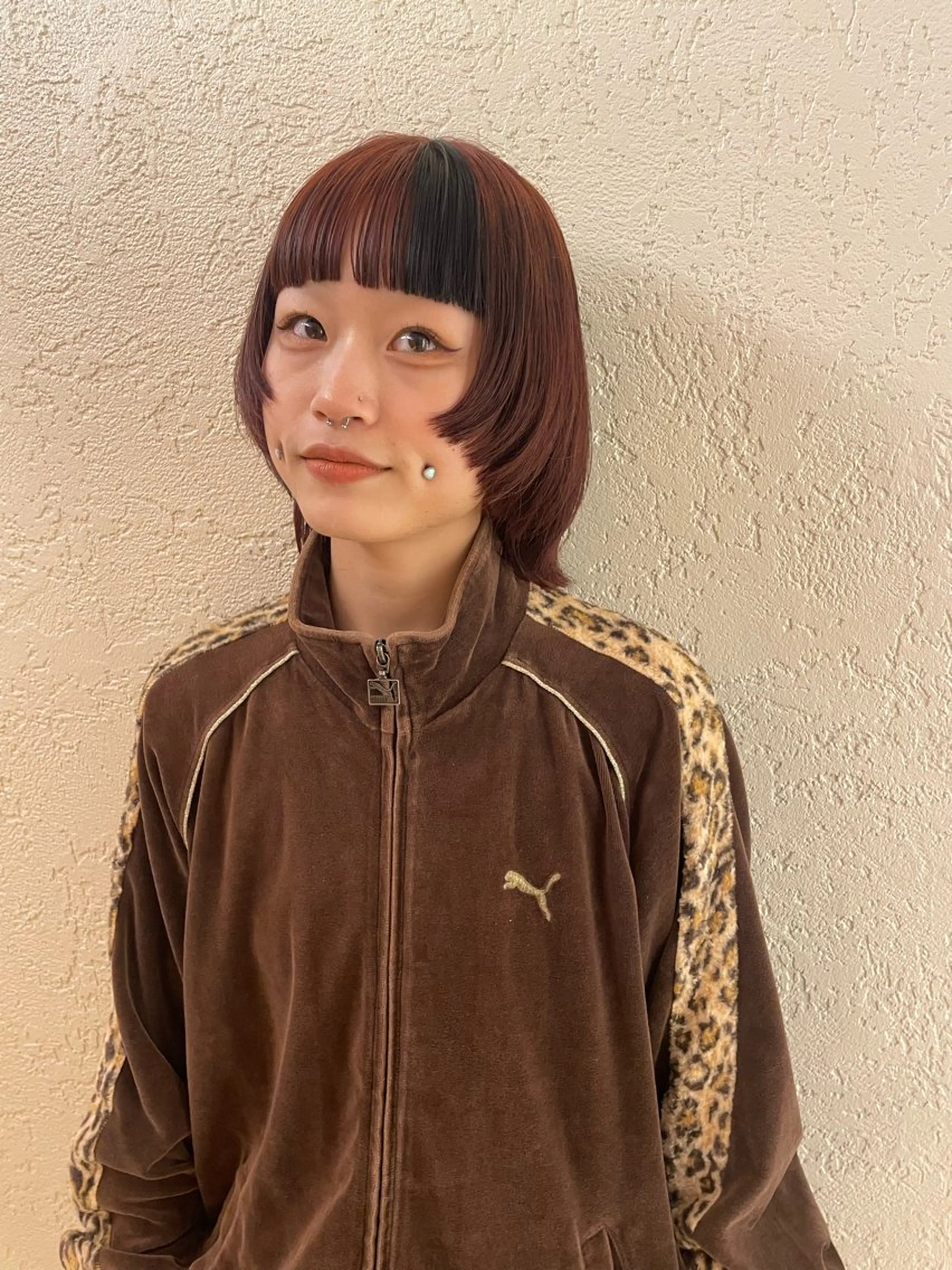 ミディアム カラー ボルドーカラー ブラウンカラー デザインカラー オレンジ オレンジブラウン ヘアカラー トリートメント MIU/ルーツカラー 顔まわりレイヤーのヘアスタイル