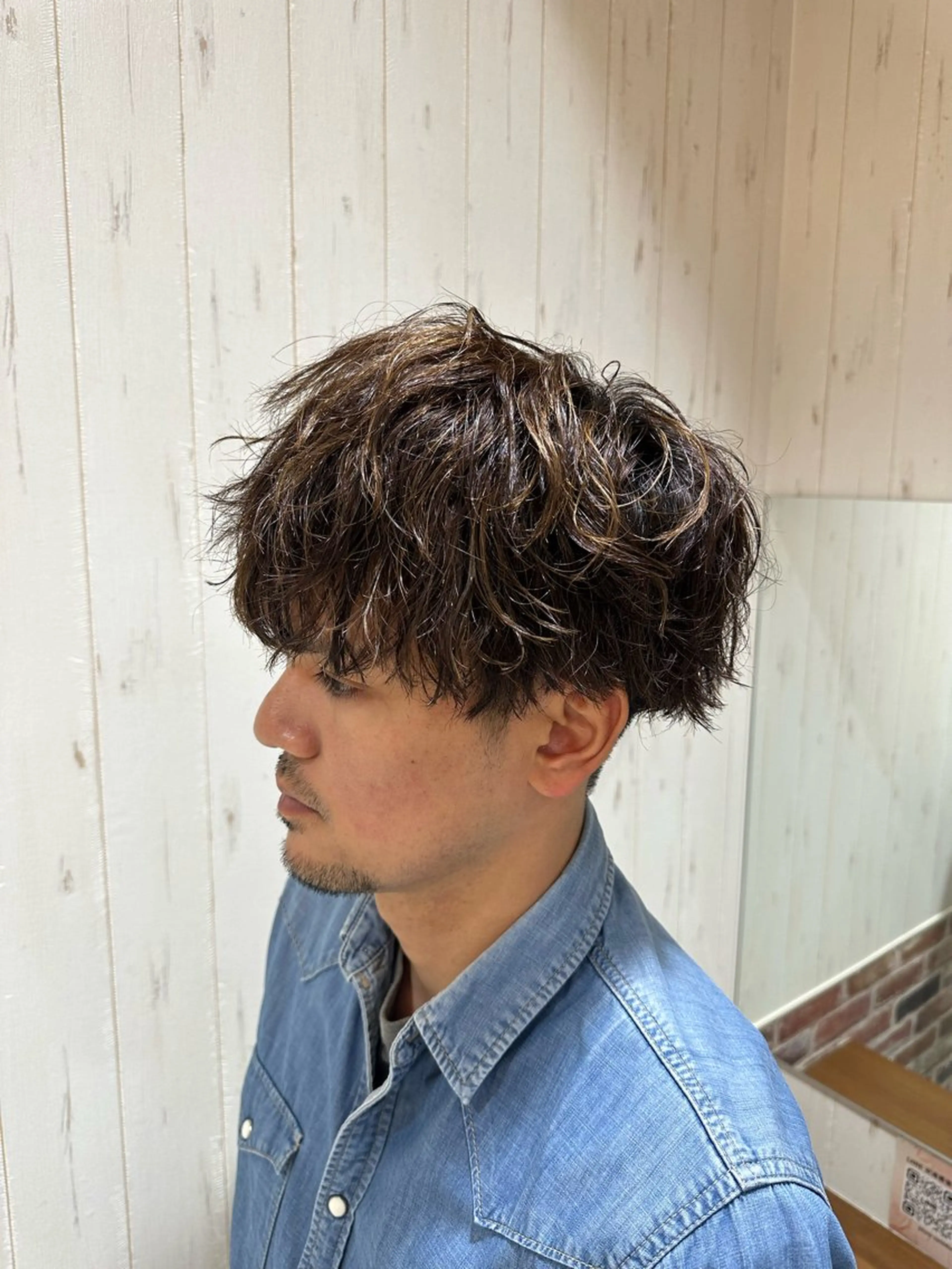 ショート カラー パーマ メンズ メンズブリーチ ダウンパーマ メンズハイライト メンズインナーカラー メンズ韓国風 パーマ 中嶋 紘夢のヘアスタイル